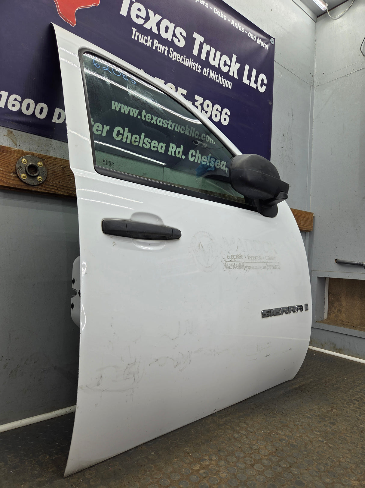2007-2013 Chevrolet Silverado / GMC Sierra 1500 2500 3500 HD RH Front Passenger Side Door