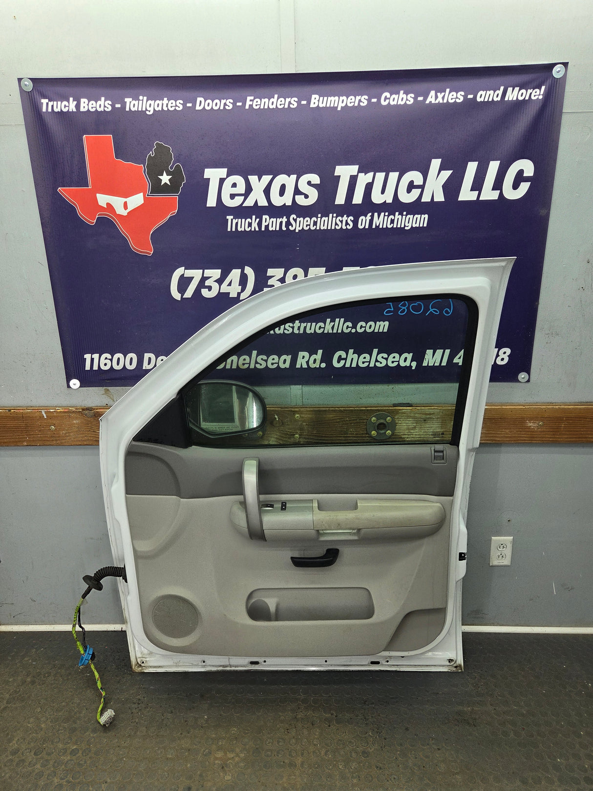 2007-2013 Chevrolet Silverado / GMC Sierra 1500 2500 3500 HD RH Front Passenger Side Door