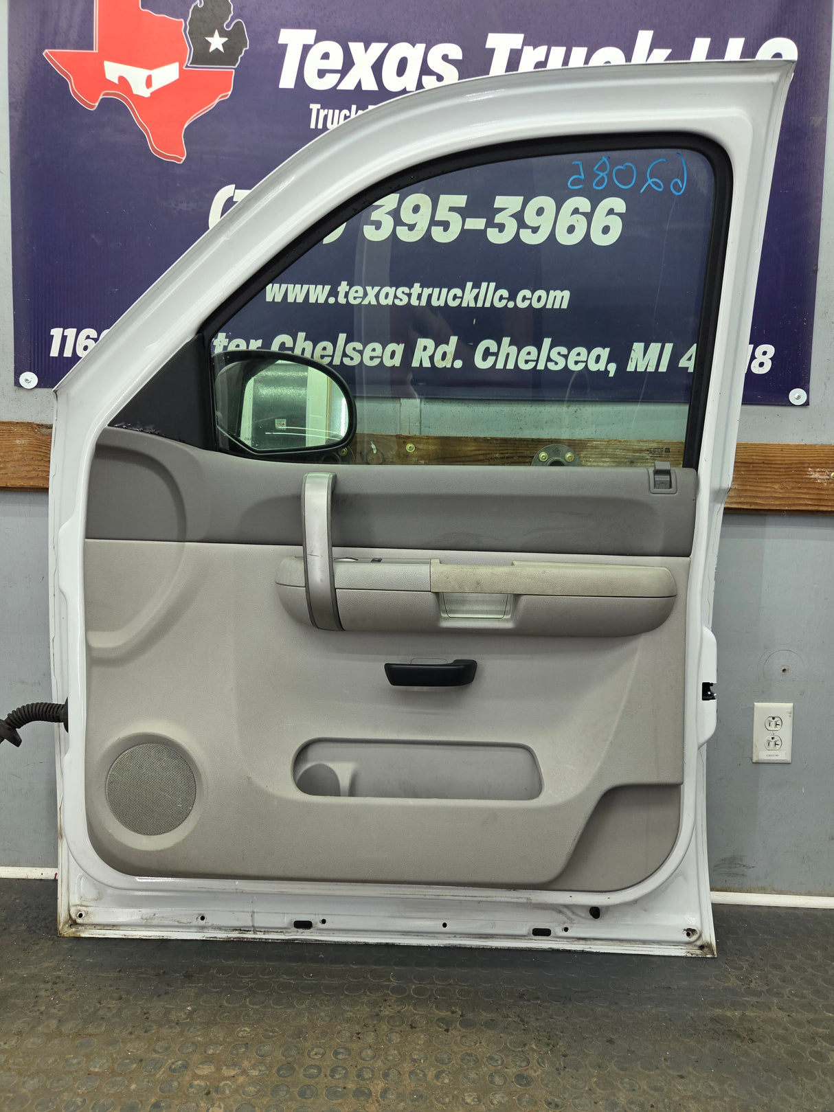 2007-2013 Chevrolet Silverado / GMC Sierra 1500 2500 3500 HD RH Front Passenger Side Door