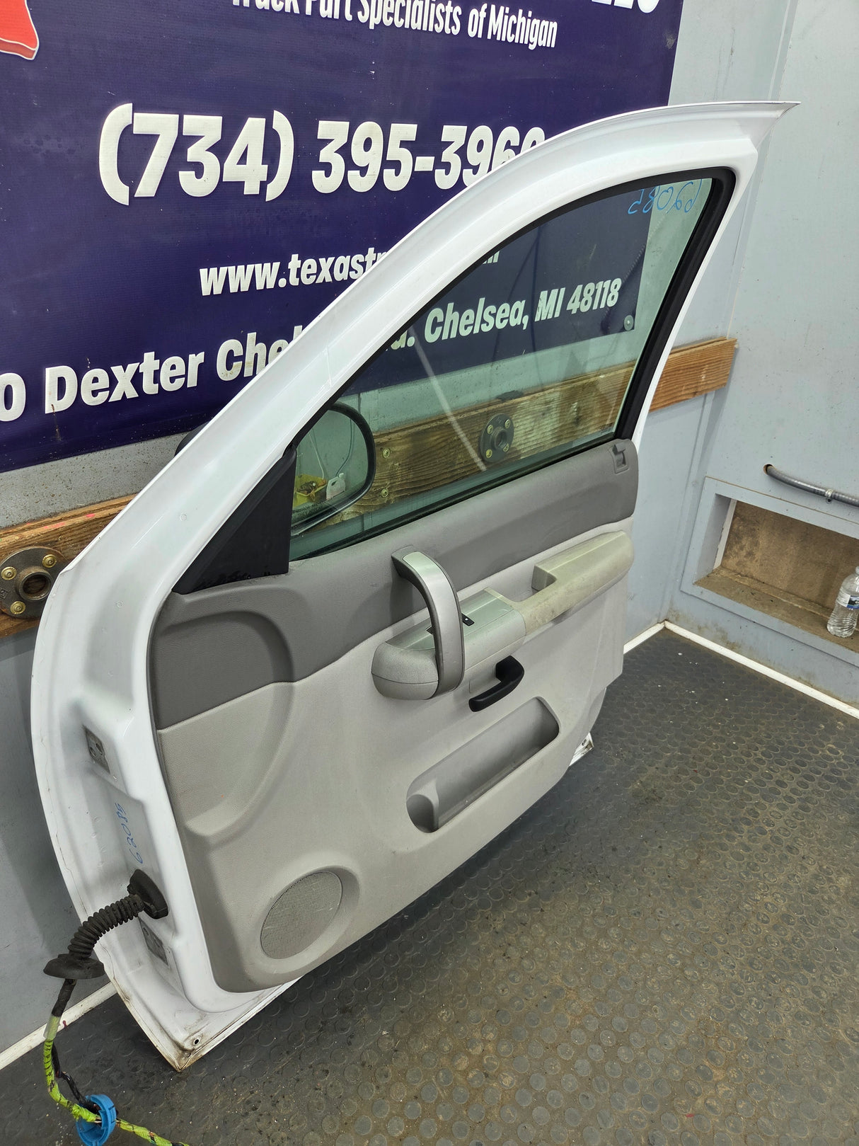 2007-2013 Chevrolet Silverado / GMC Sierra 1500 2500 3500 HD RH Front Passenger Side Door