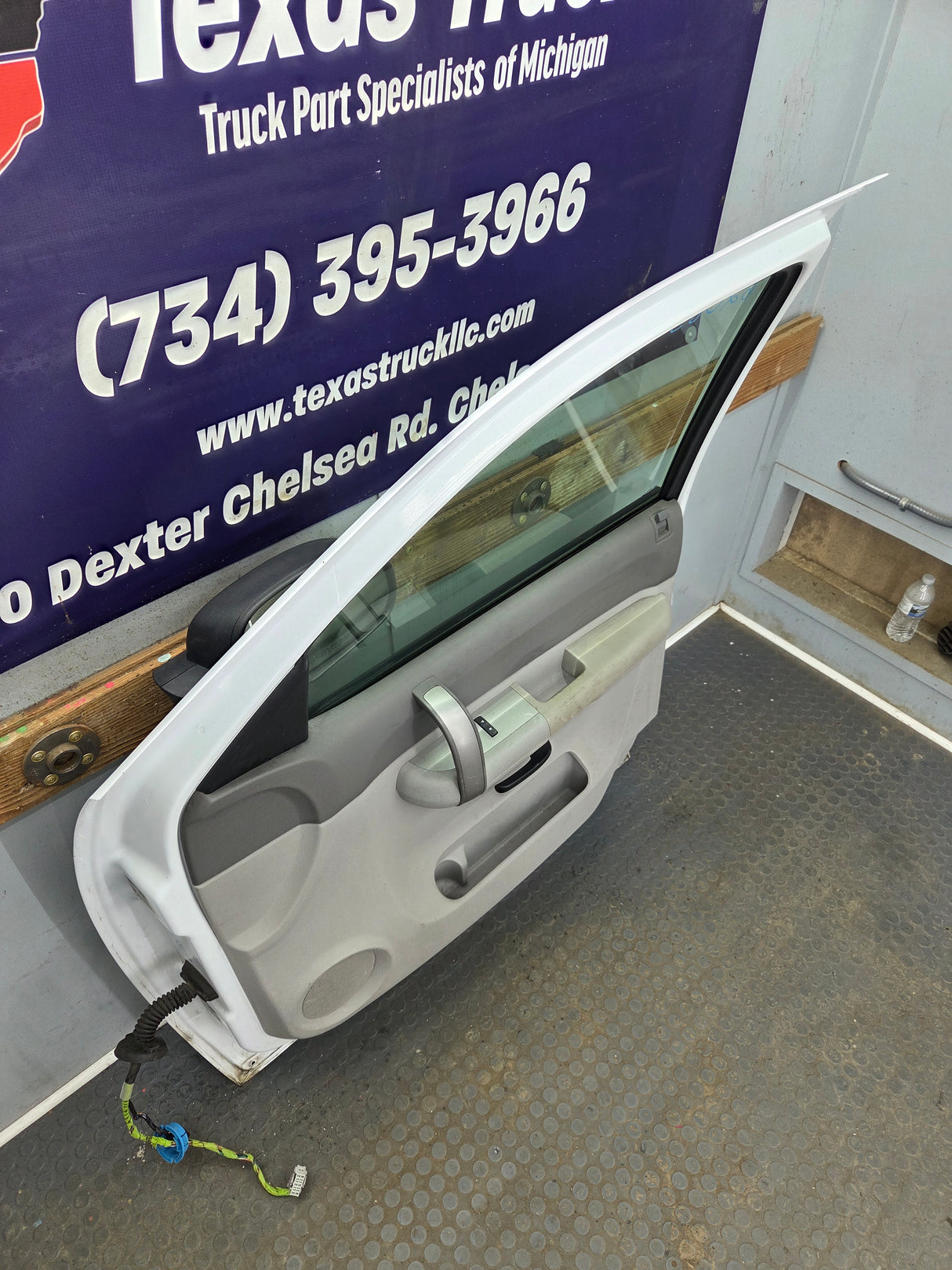 2007-2013 Chevrolet Silverado / GMC Sierra 1500 2500 3500 HD RH Front Passenger Side Door