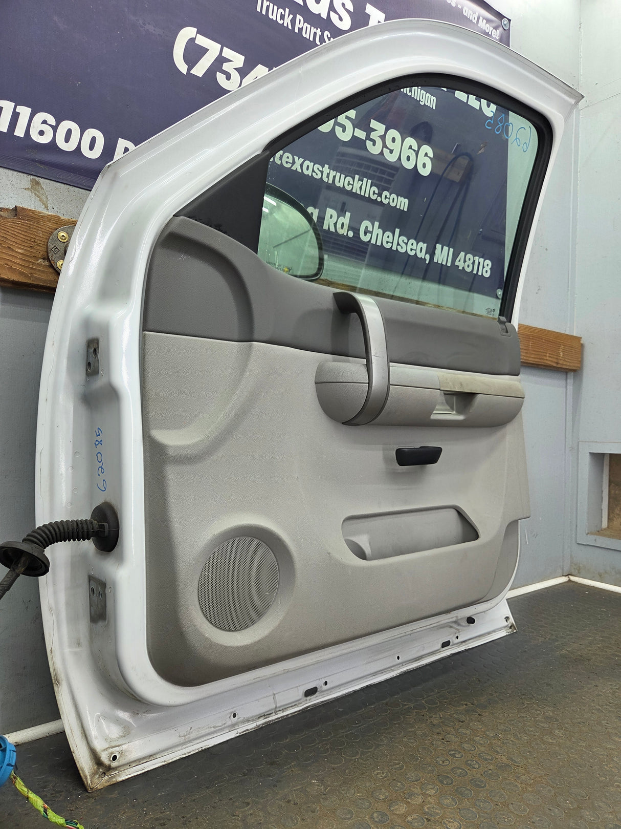 2007-2013 Chevrolet Silverado / GMC Sierra 1500 2500 3500 HD RH Front Passenger Side Door