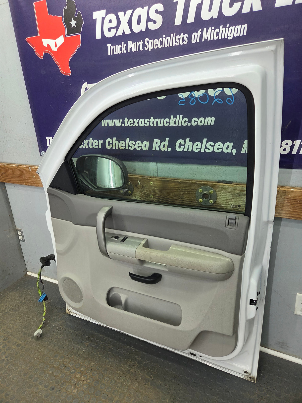 2007-2013 Chevrolet Silverado / GMC Sierra 1500 2500 3500 HD RH Front Passenger Side Door