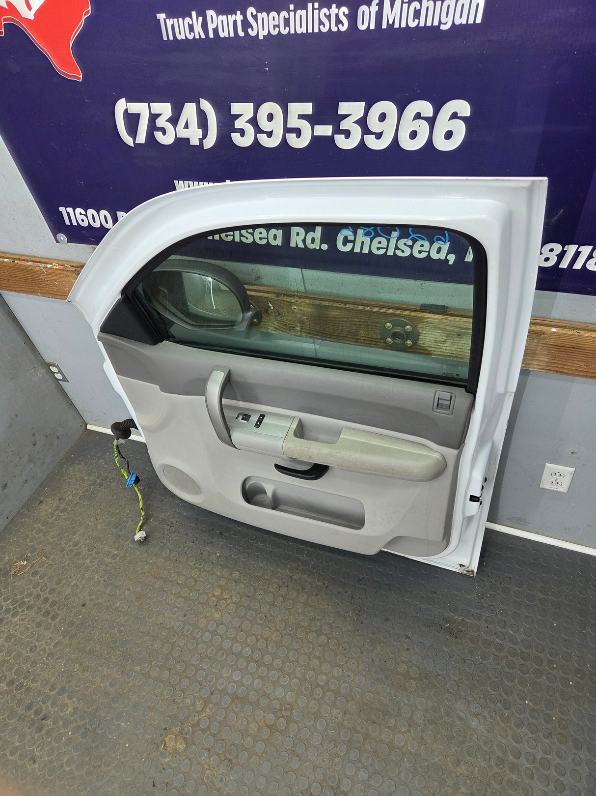 2007-2013 Chevrolet Silverado / GMC Sierra 1500 2500 3500 HD RH Front Passenger Side Door
