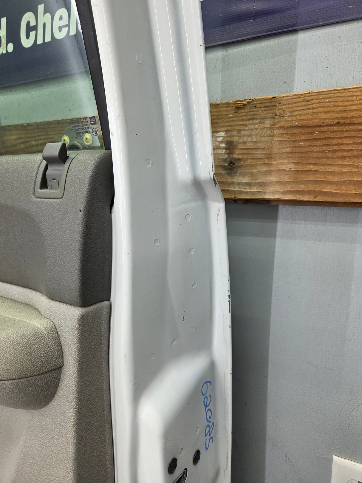 2007-2013 Chevrolet Silverado / GMC Sierra 1500 2500 3500 HD RH Front Passenger Side Door