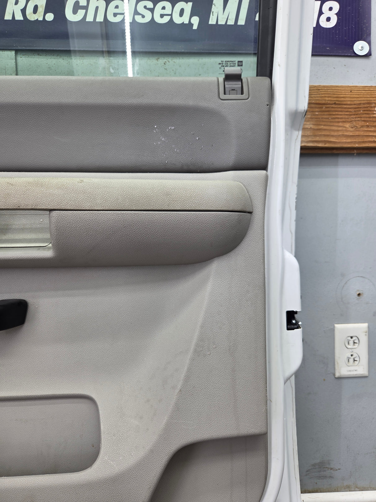 2007-2013 Chevrolet Silverado / GMC Sierra 1500 2500 3500 HD RH Front Passenger Side Door
