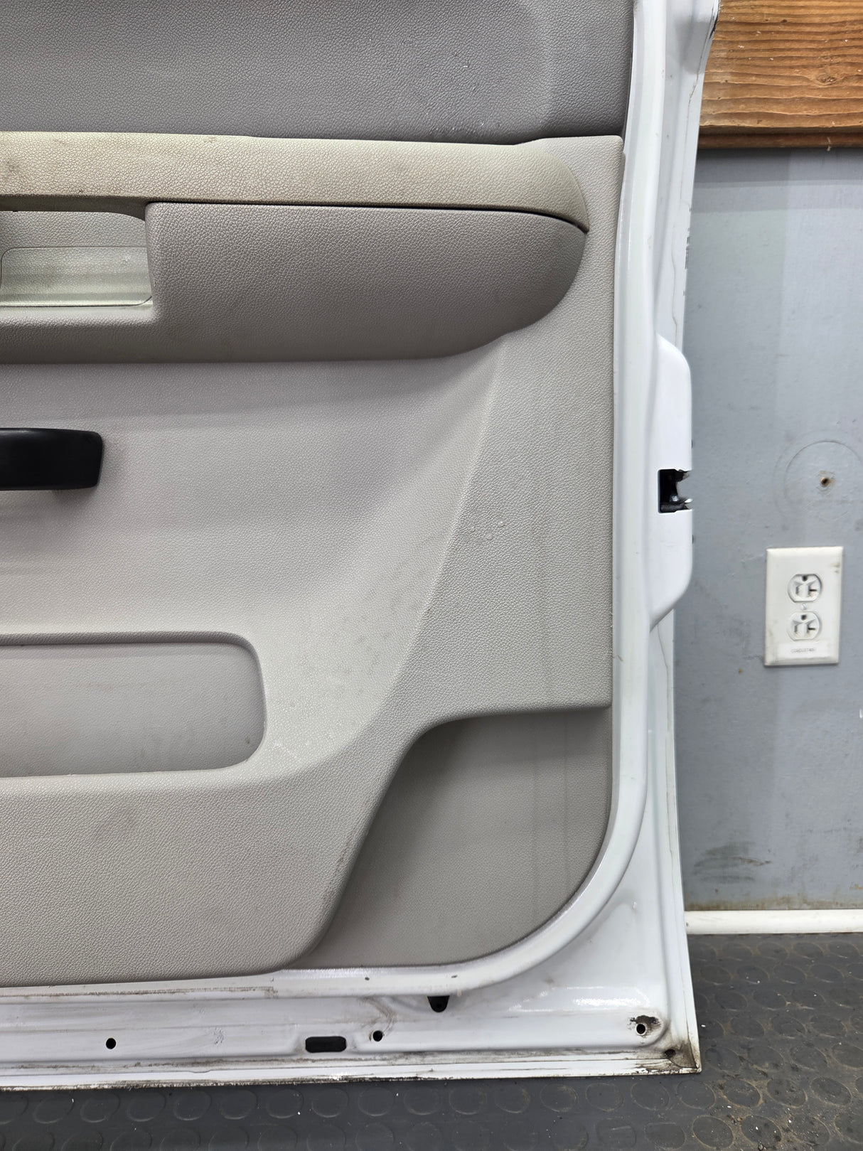 2007-2013 Chevrolet Silverado / GMC Sierra 1500 2500 3500 HD RH Front Passenger Side Door