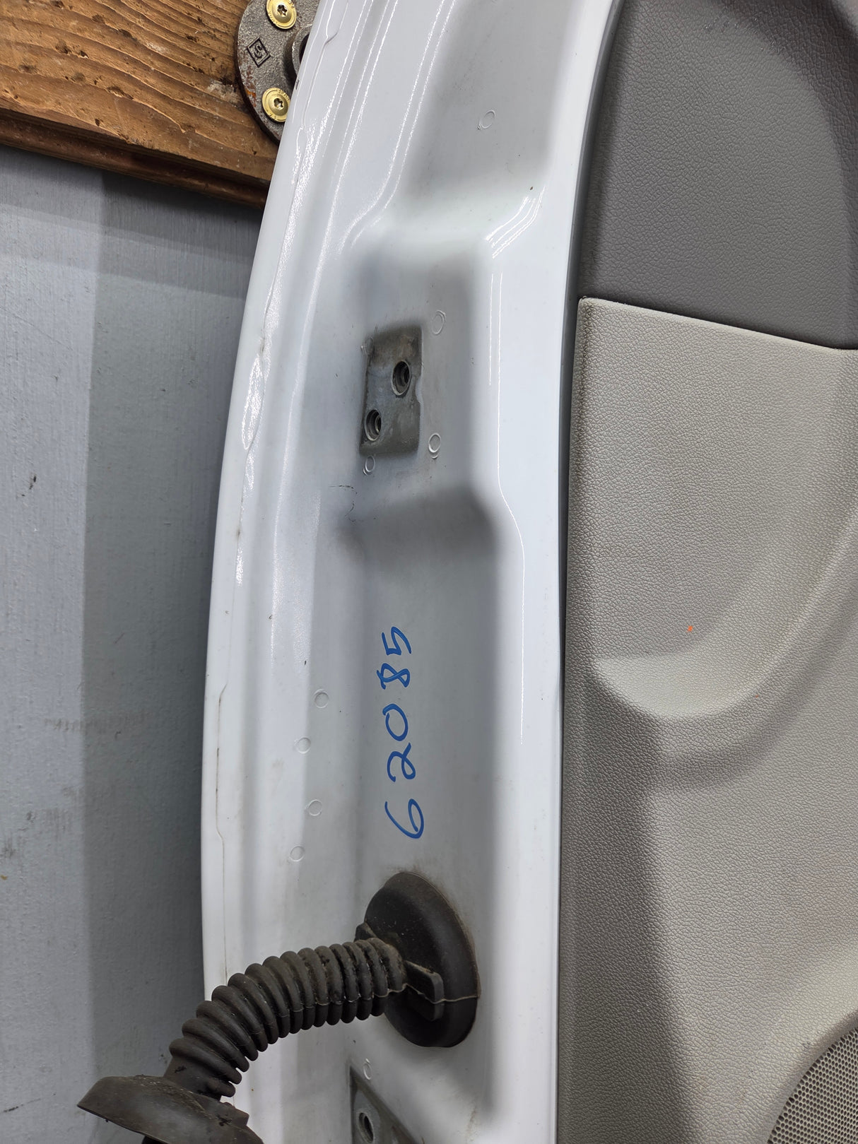 2007-2013 Chevrolet Silverado / GMC Sierra 1500 2500 3500 HD RH Front Passenger Side Door