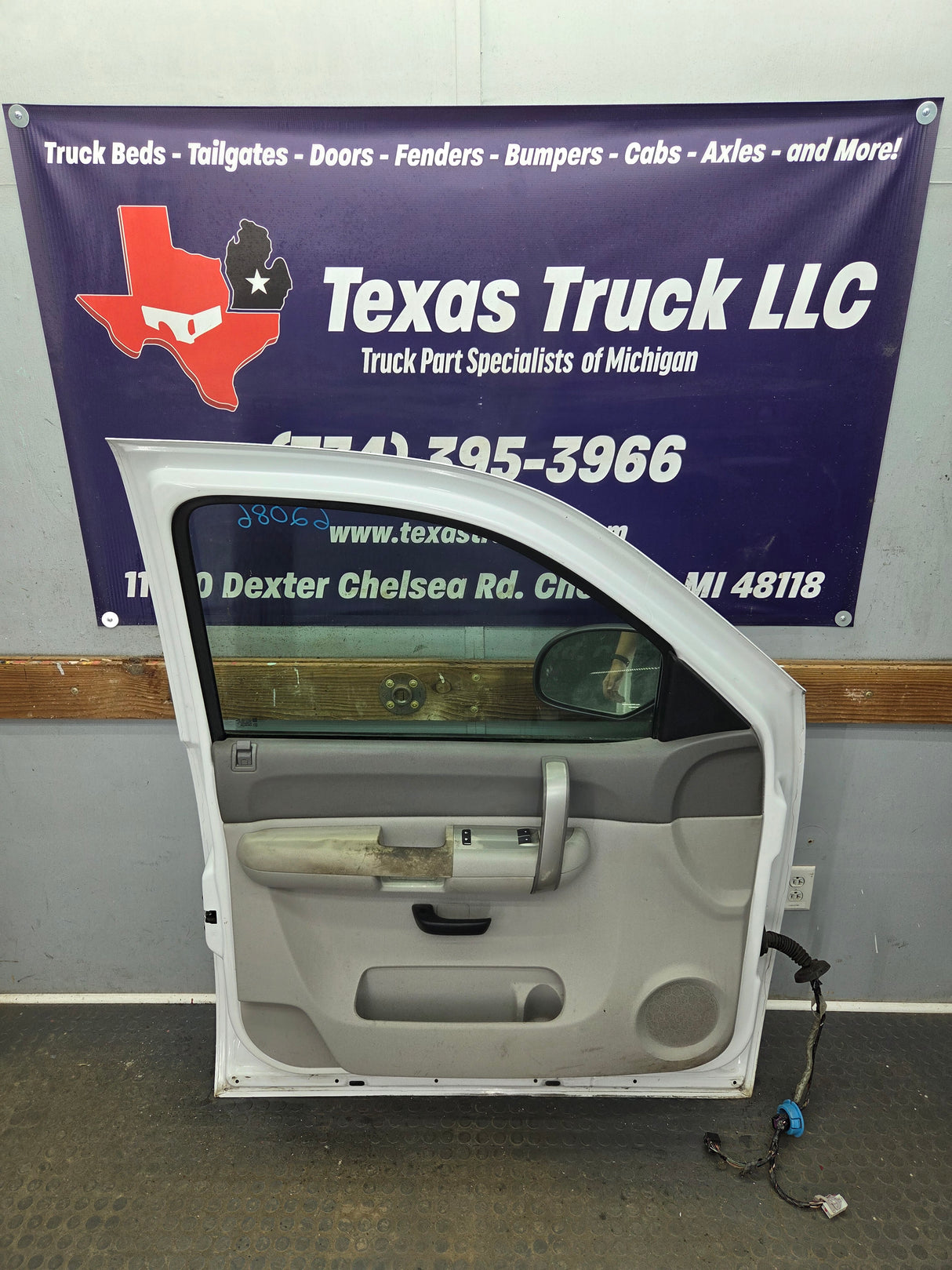 2007-2013 Chevrolet Silverado / GMC Sierra 1500 2500 3500 HD LH Front Driver Side Door
