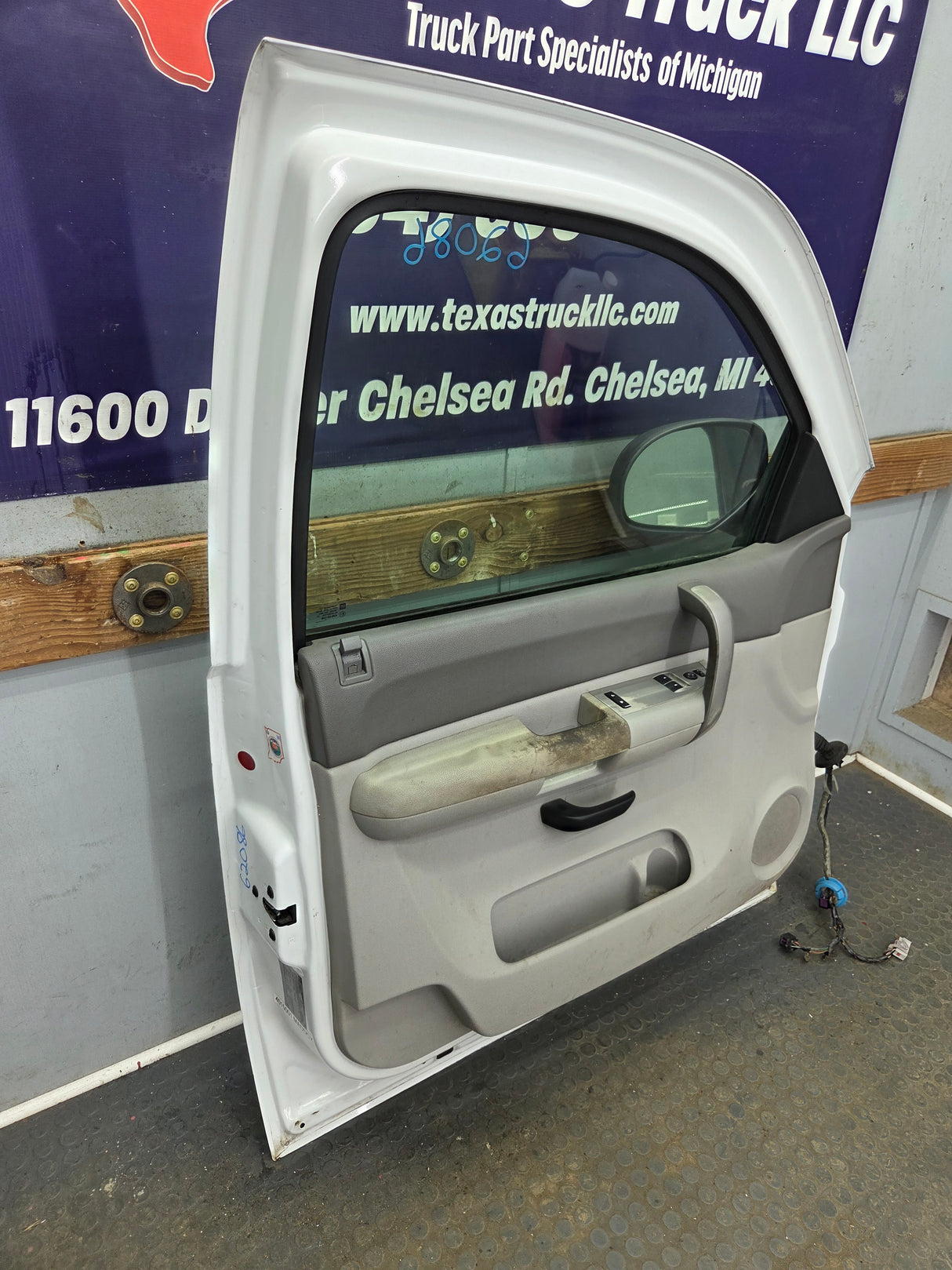 2007-2013 Chevrolet Silverado / GMC Sierra 1500 2500 3500 HD LH Front Driver Side Door