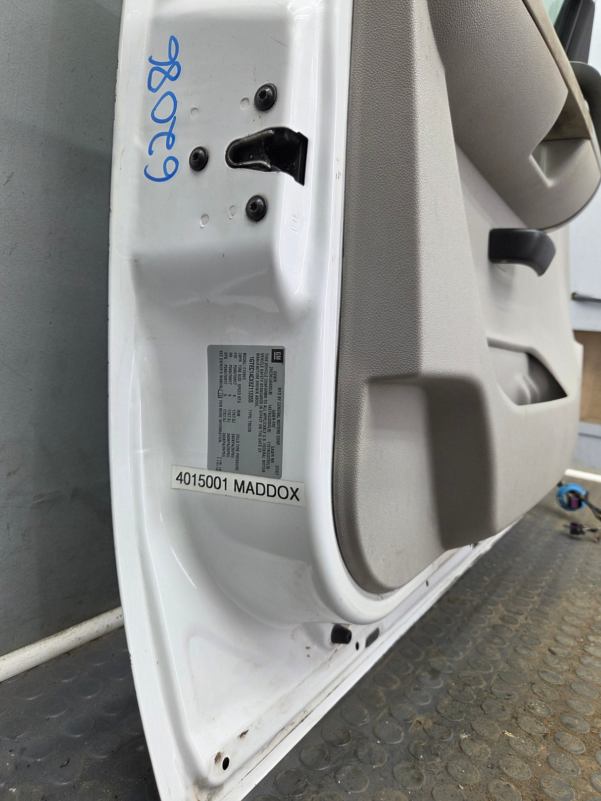 2007-2013 Chevrolet Silverado / GMC Sierra 1500 2500 3500 HD LH Front Driver Side Door
