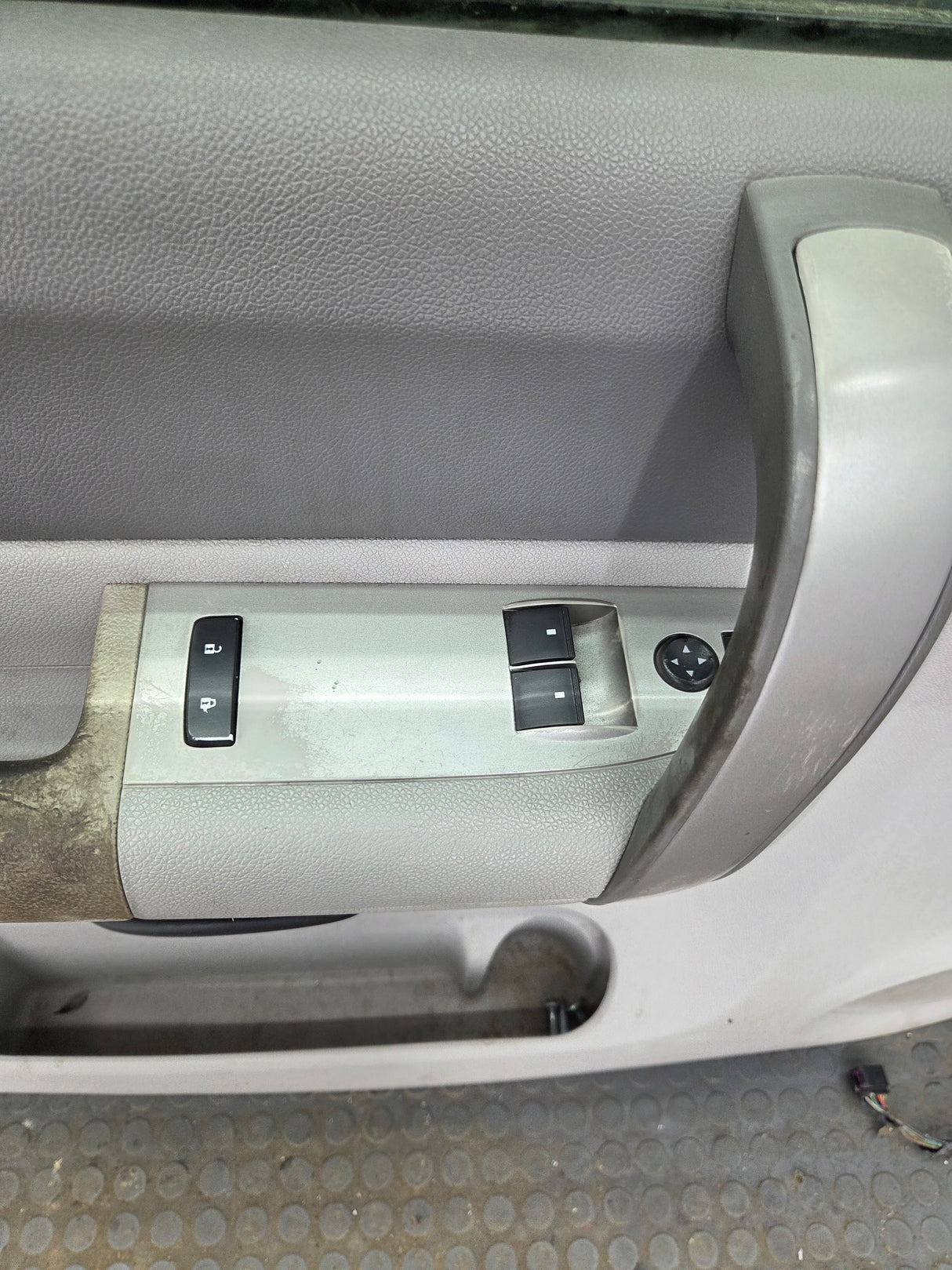 2007-2013 Chevrolet Silverado / GMC Sierra 1500 2500 3500 HD LH Front Driver Side Door