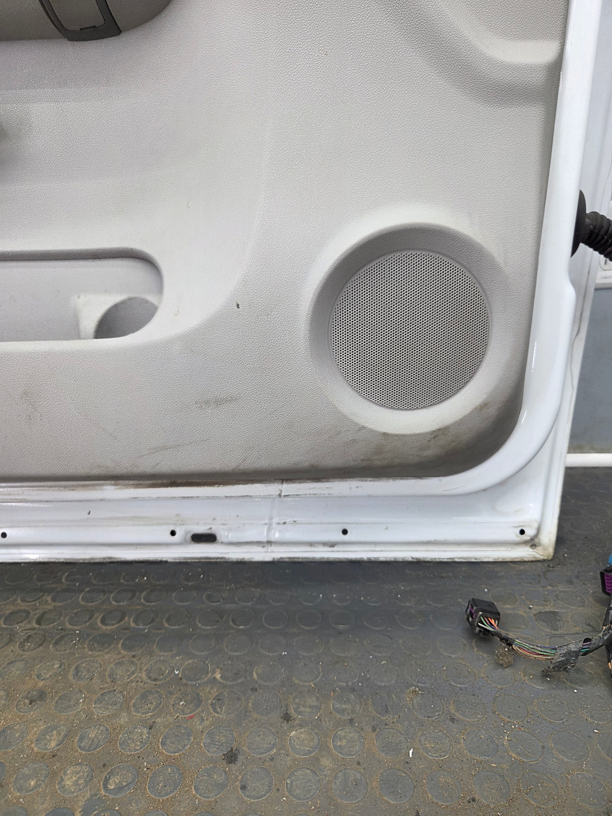 2007-2013 Chevrolet Silverado / GMC Sierra 1500 2500 3500 HD LH Front Driver Side Door