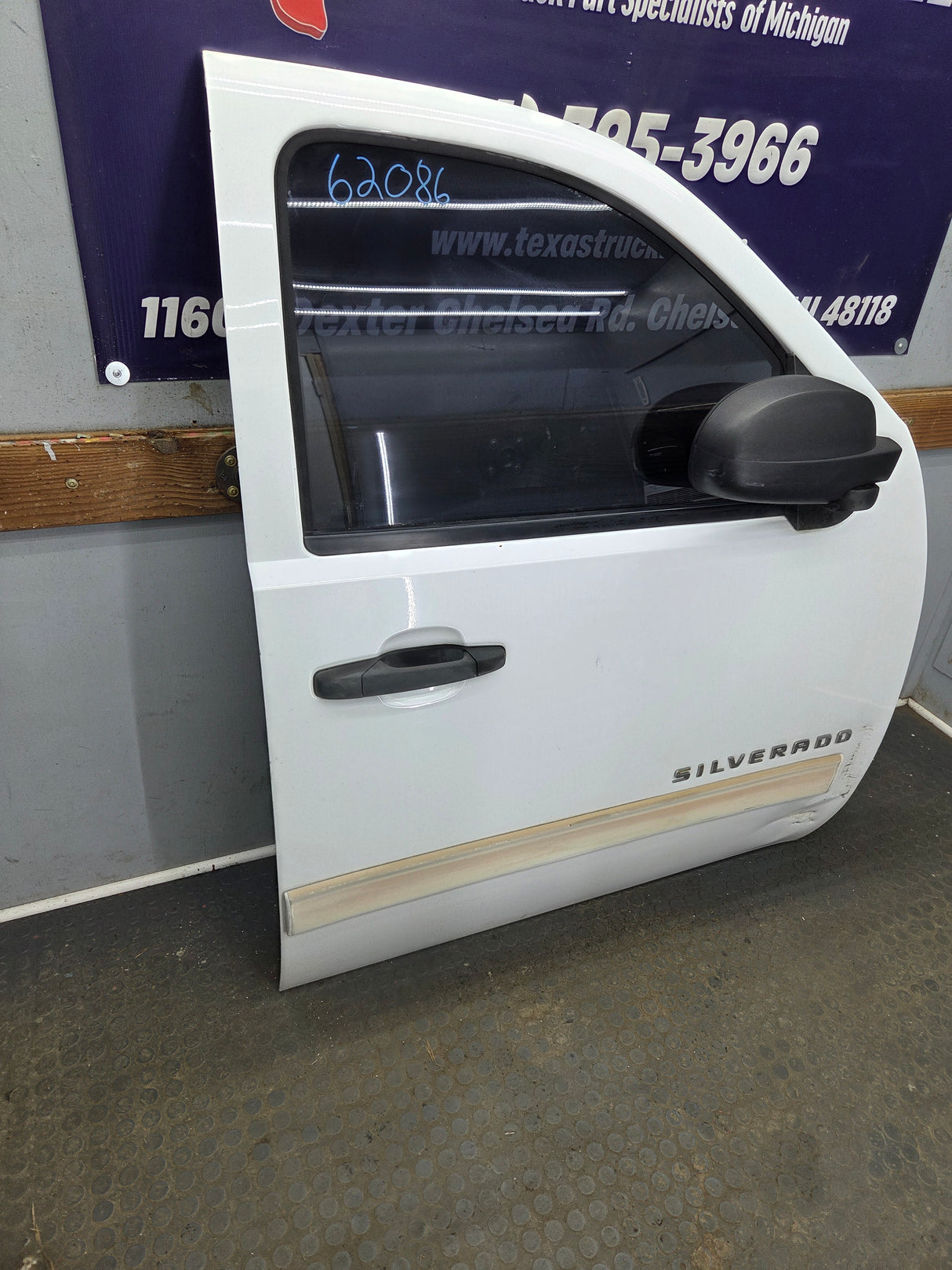 2007-2013 Chevrolet Silverado / GMC Sierra 1500 2500 3500 HD RH Front Passenger Side Door