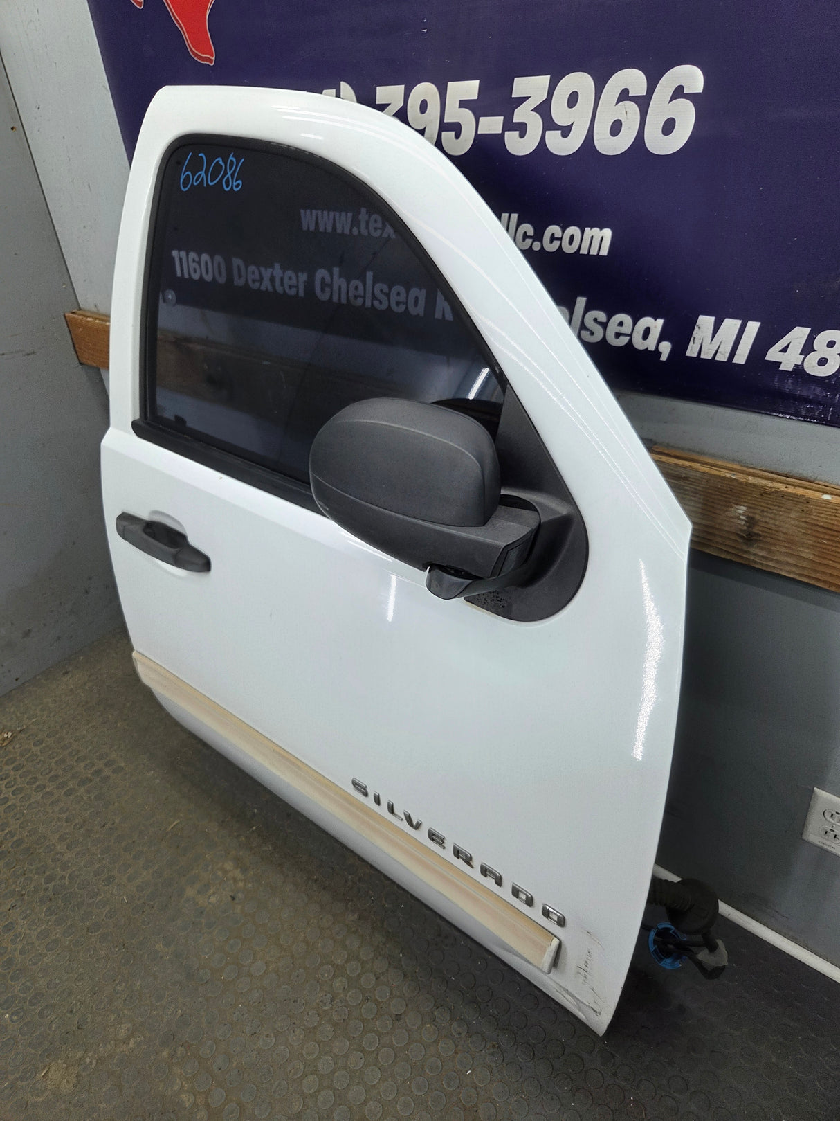 2007-2013 Chevrolet Silverado / GMC Sierra 1500 2500 3500 HD RH Front Passenger Side Door