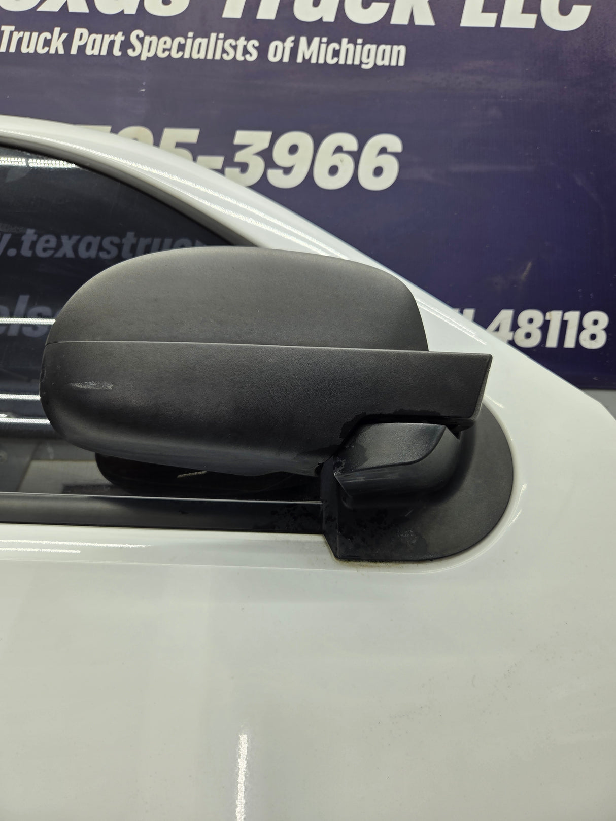 2007-2013 Chevrolet Silverado / GMC Sierra 1500 2500 3500 HD RH Front Passenger Side Door