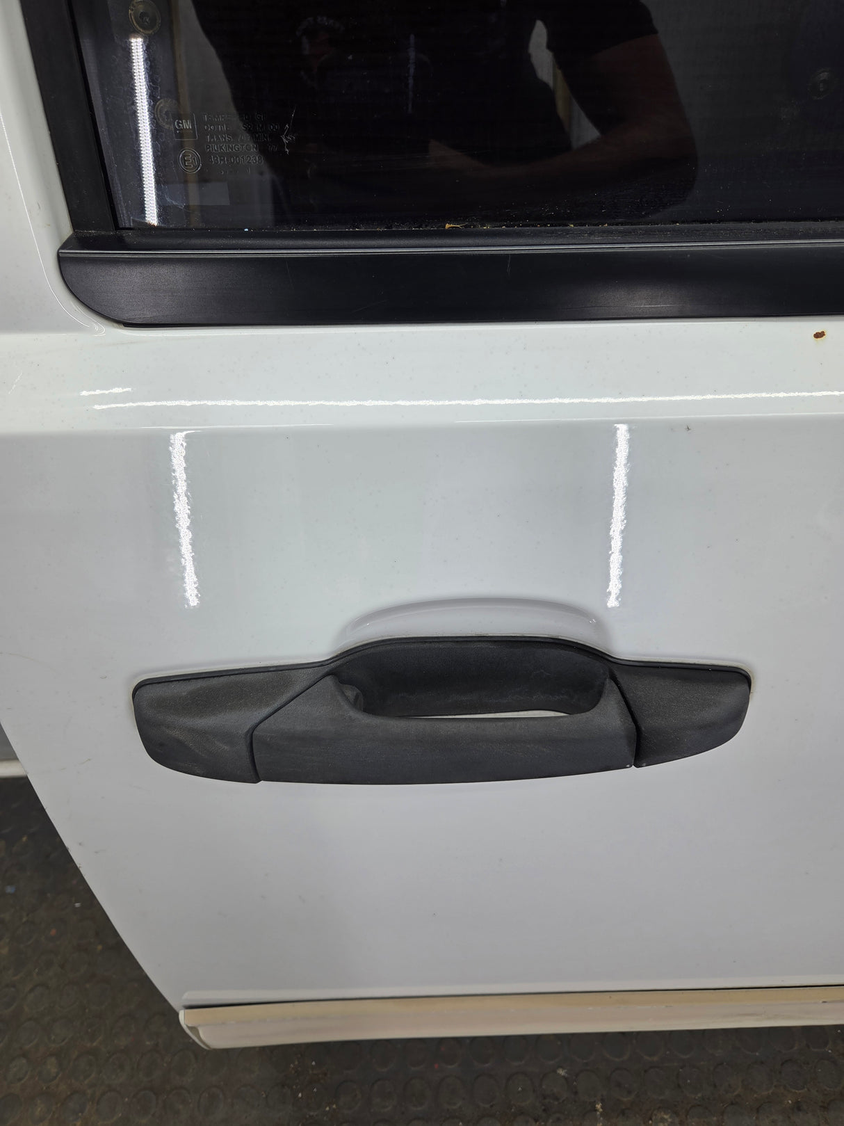 2007-2013 Chevrolet Silverado / GMC Sierra 1500 2500 3500 HD RH Front Passenger Side Door
