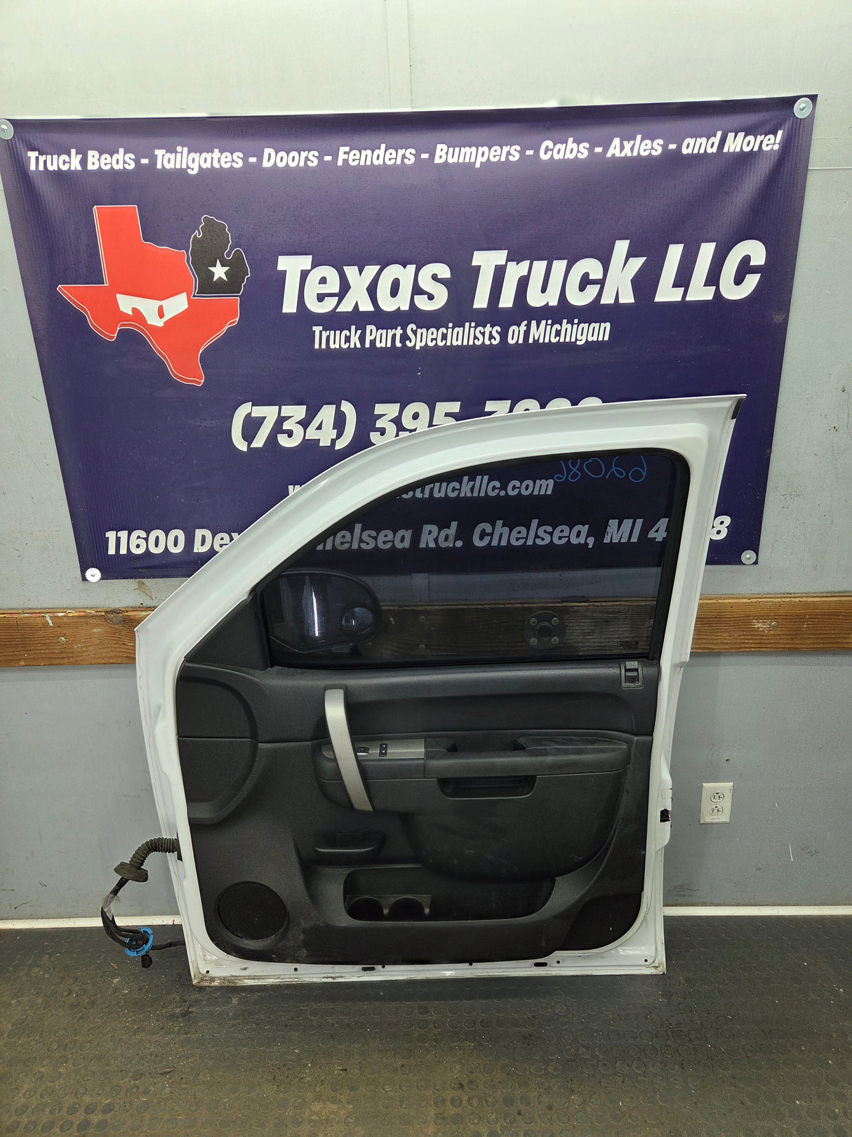 2007-2013 Chevrolet Silverado / GMC Sierra 1500 2500 3500 HD RH Front Passenger Side Door