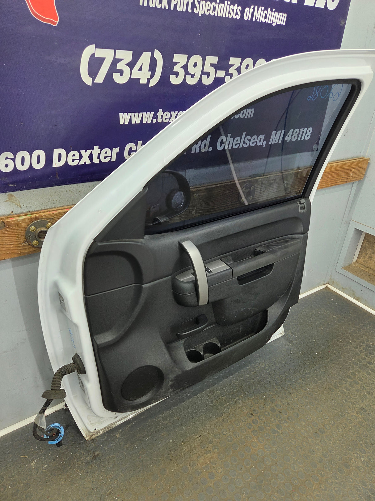 2007-2013 Chevrolet Silverado / GMC Sierra 1500 2500 3500 HD RH Front Passenger Side Door