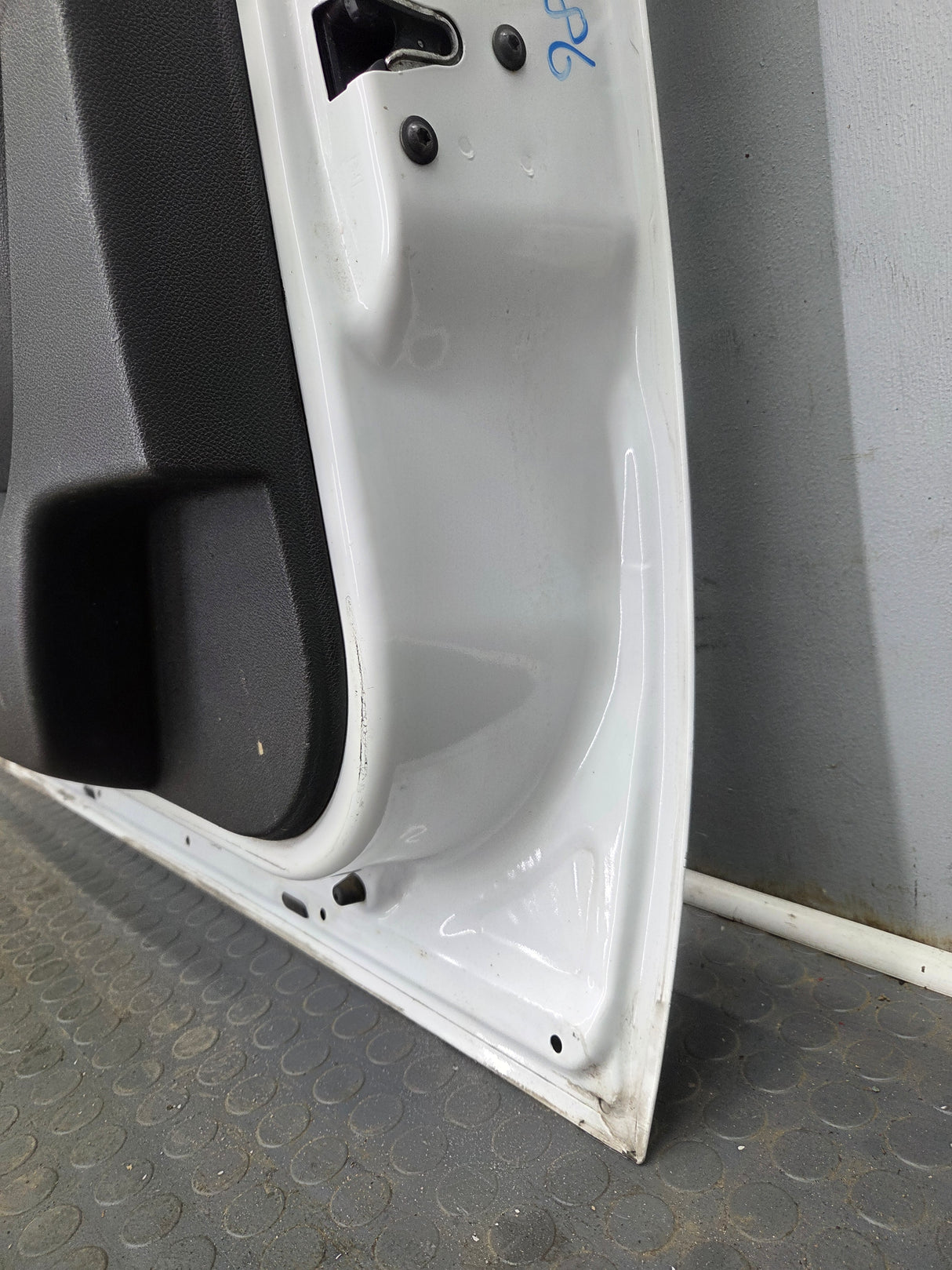2007-2013 Chevrolet Silverado / GMC Sierra 1500 2500 3500 HD RH Front Passenger Side Door