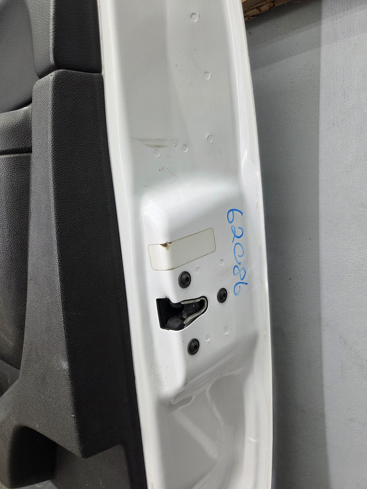 2007-2013 Chevrolet Silverado / GMC Sierra 1500 2500 3500 HD RH Front Passenger Side Door