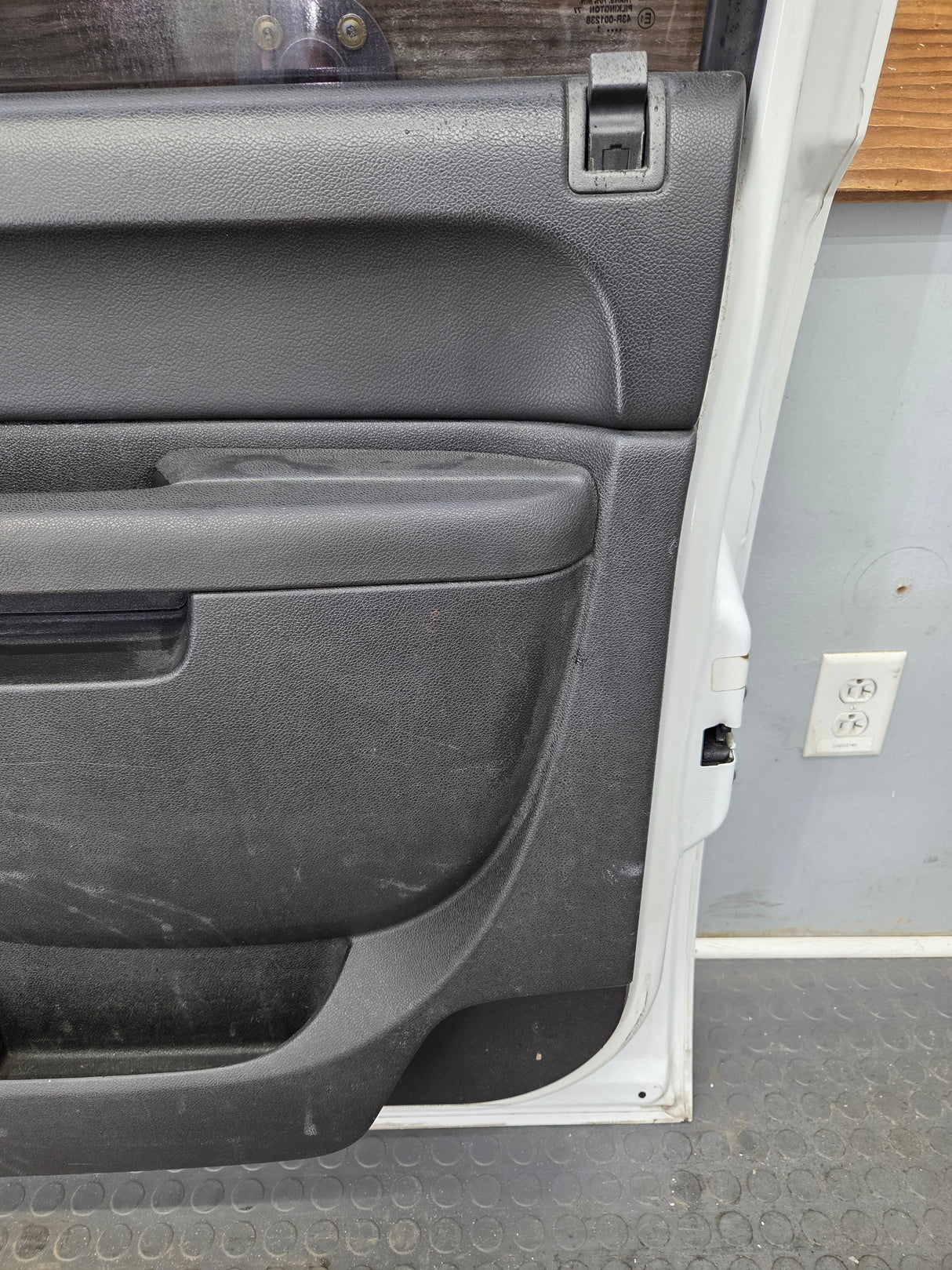 2007-2013 Chevrolet Silverado / GMC Sierra 1500 2500 3500 HD RH Front Passenger Side Door