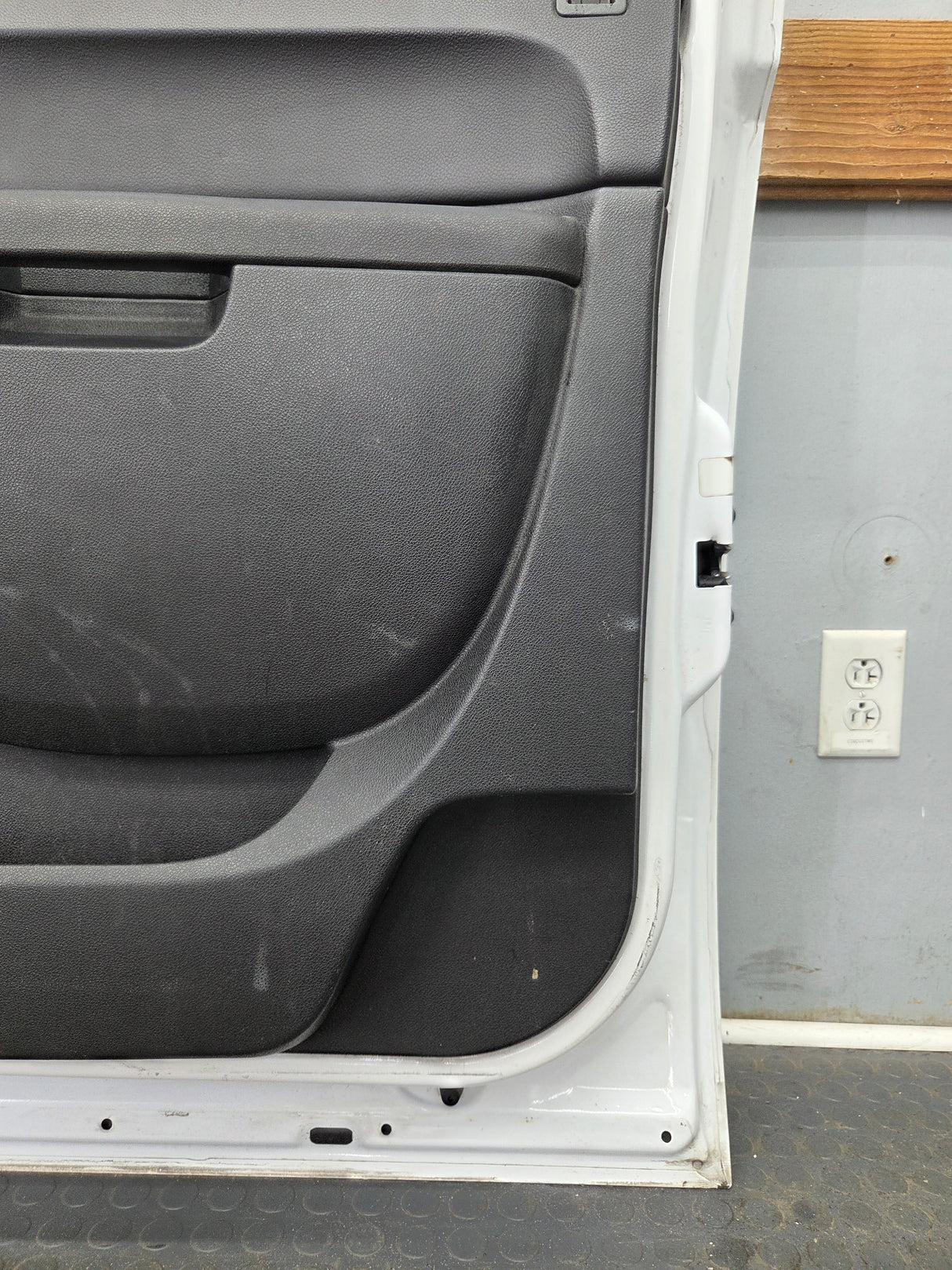 2007-2013 Chevrolet Silverado / GMC Sierra 1500 2500 3500 HD RH Front Passenger Side Door