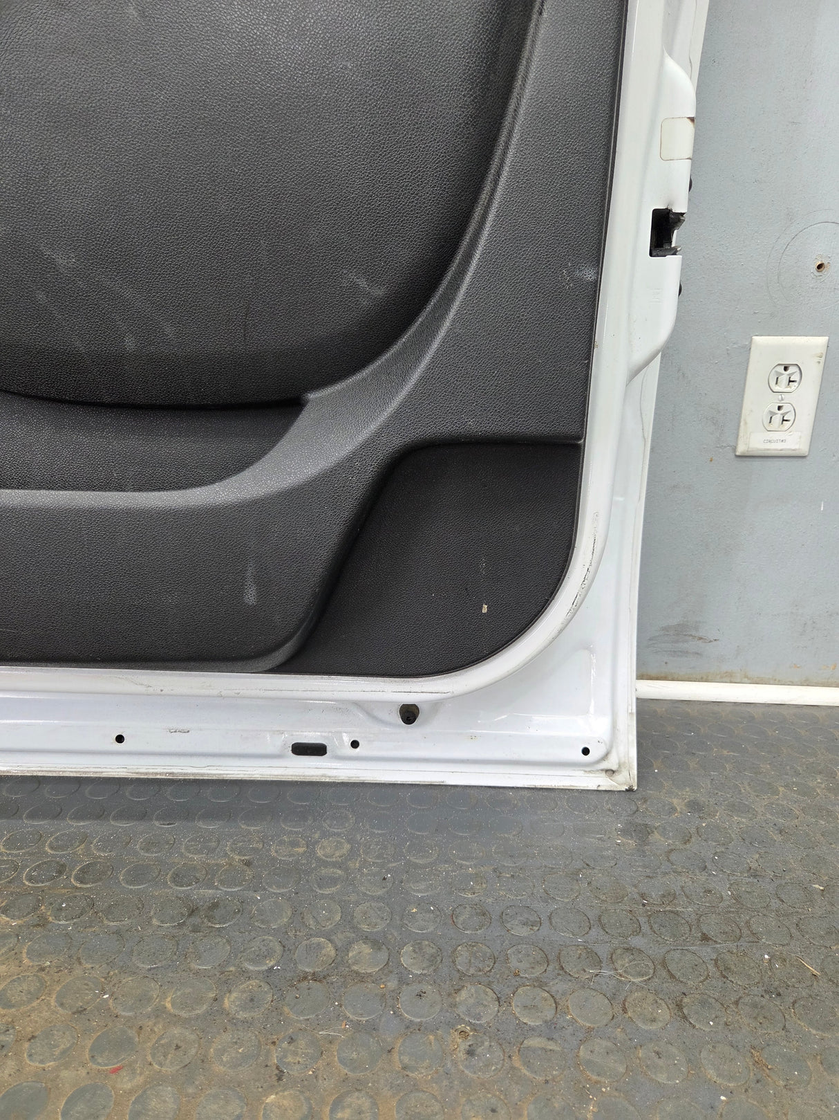 2007-2013 Chevrolet Silverado / GMC Sierra 1500 2500 3500 HD RH Front Passenger Side Door