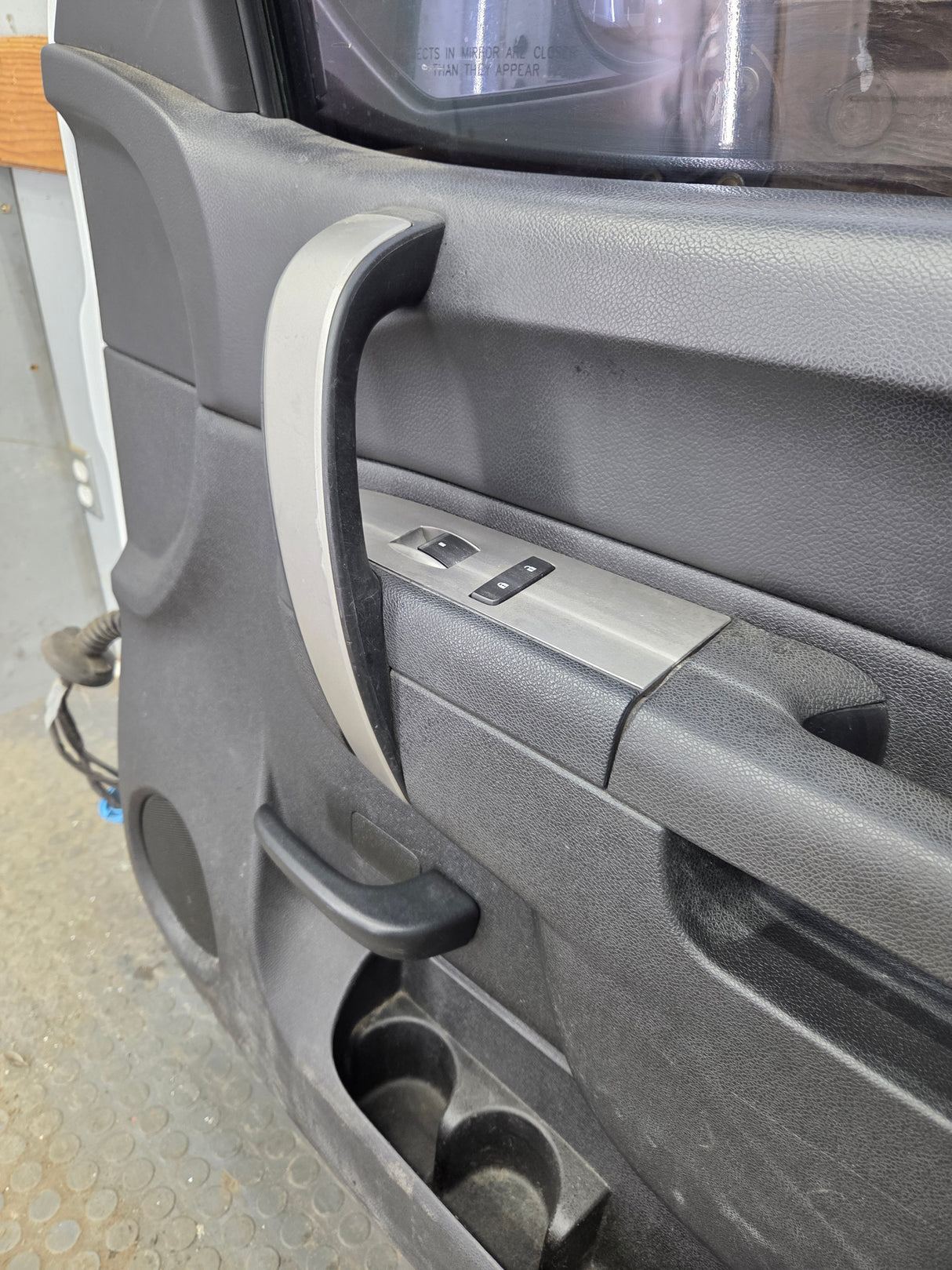 2007-2013 Chevrolet Silverado / GMC Sierra 1500 2500 3500 HD RH Front Passenger Side Door