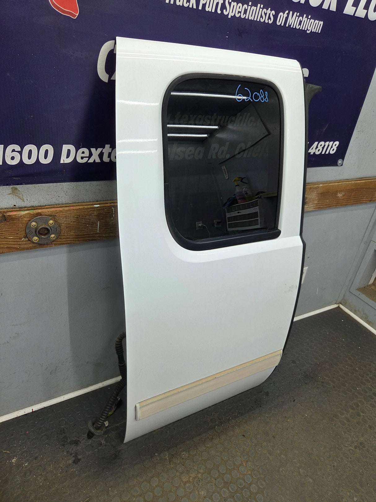 2007-2013 Chevrolet Silverado / GMC Sierra 1500 2500 3500 HD Passenger side Extended Cab RH Rear Door