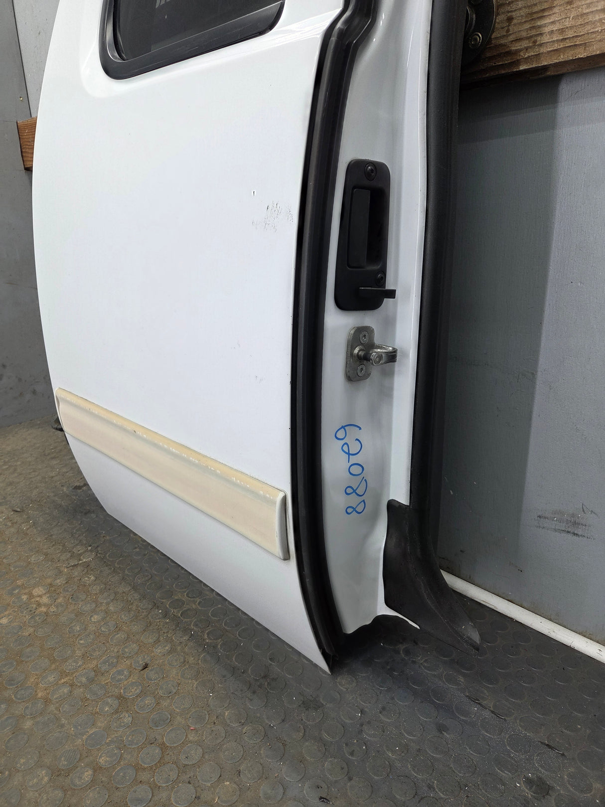 2007-2013 Chevrolet Silverado / GMC Sierra 1500 2500 3500 HD Passenger side Extended Cab RH Rear Door