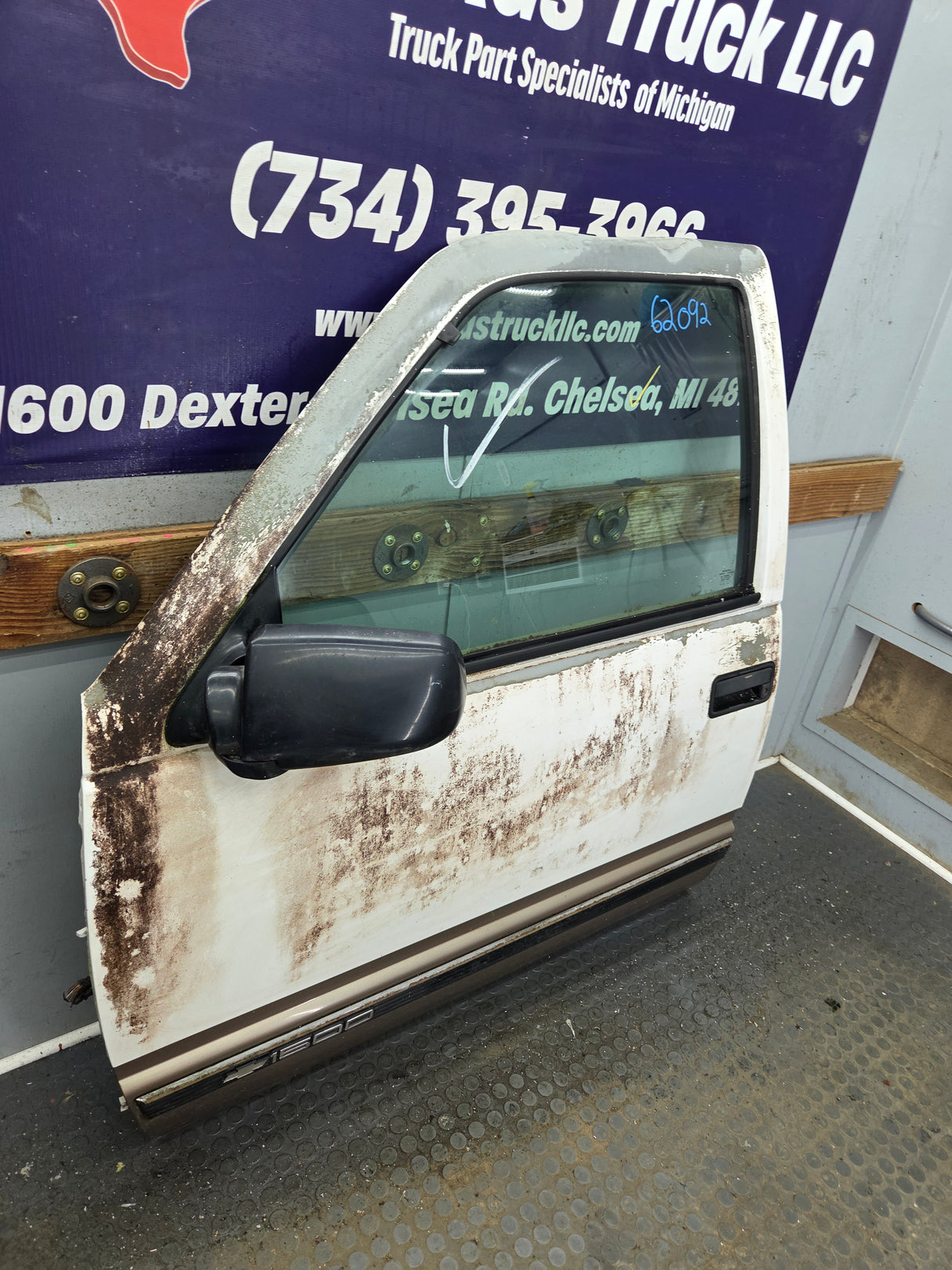 1988-2000 Chevrolet Silverado Suburban GMC Sierra LH Front Driver Side Door
