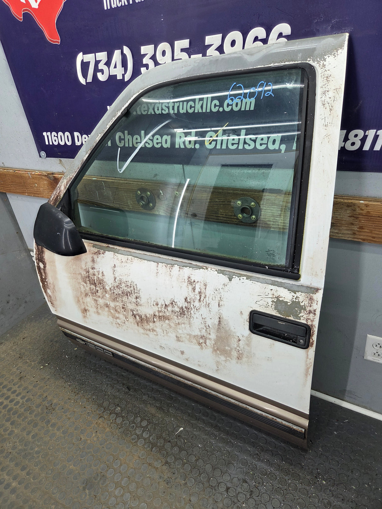 1988-2000 Chevrolet Silverado Suburban GMC Sierra LH Front Driver Side Door