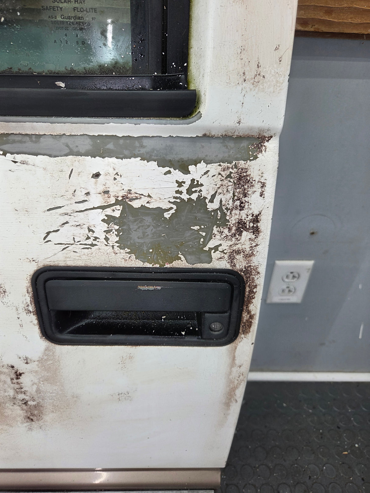 1988-2000 Chevrolet Silverado Suburban GMC Sierra LH Front Driver Side Door