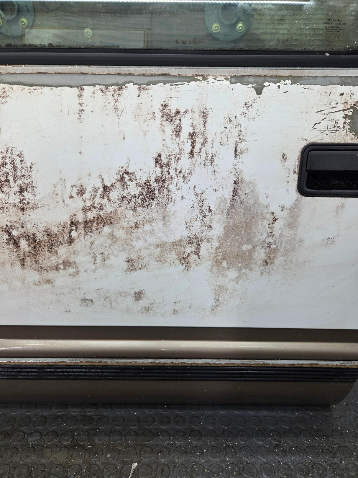1988-2000 Chevrolet Silverado Suburban GMC Sierra LH Front Driver Side Door