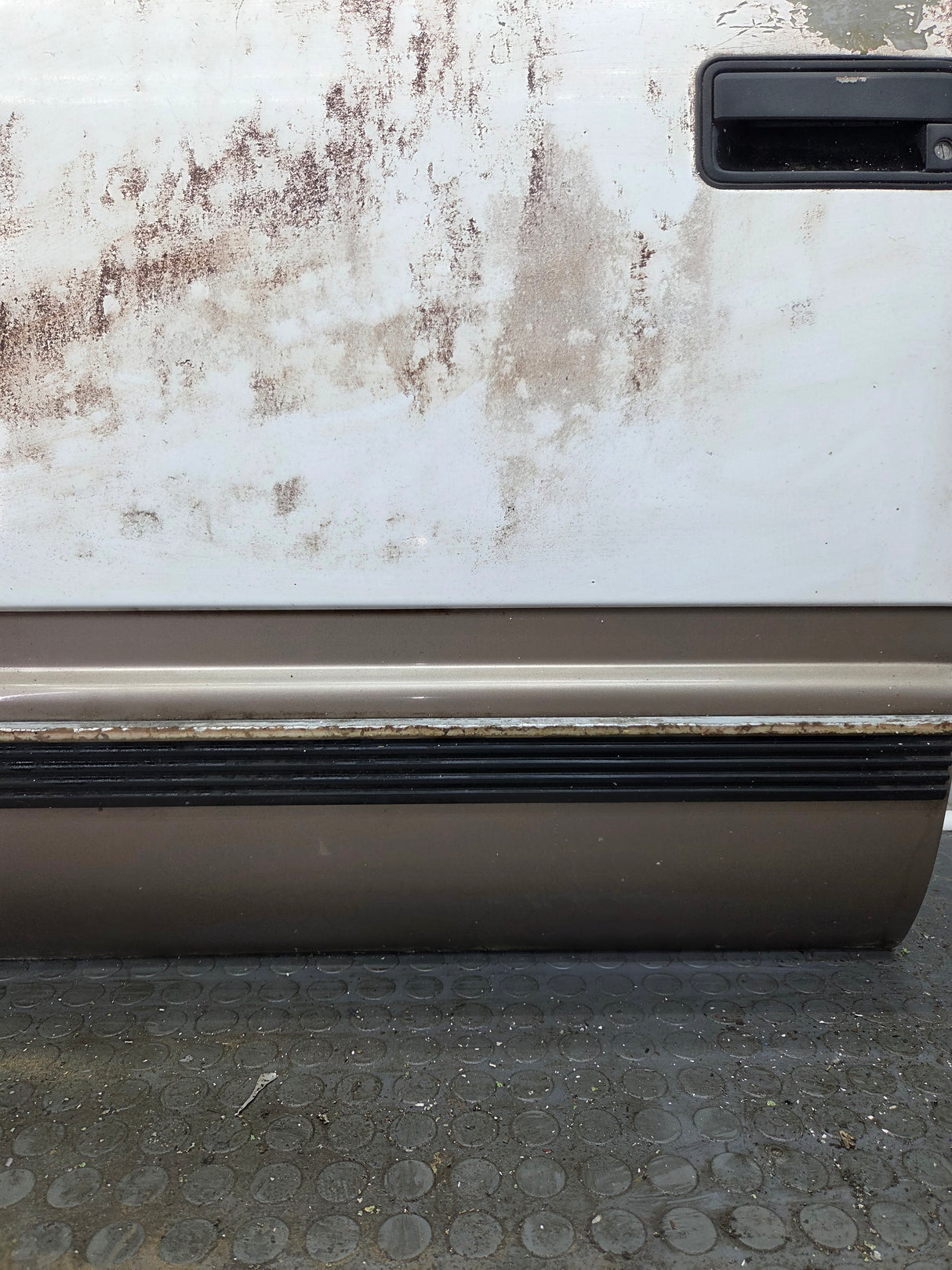 1988-2000 Chevrolet Silverado Suburban GMC Sierra LH Front Driver Side Door