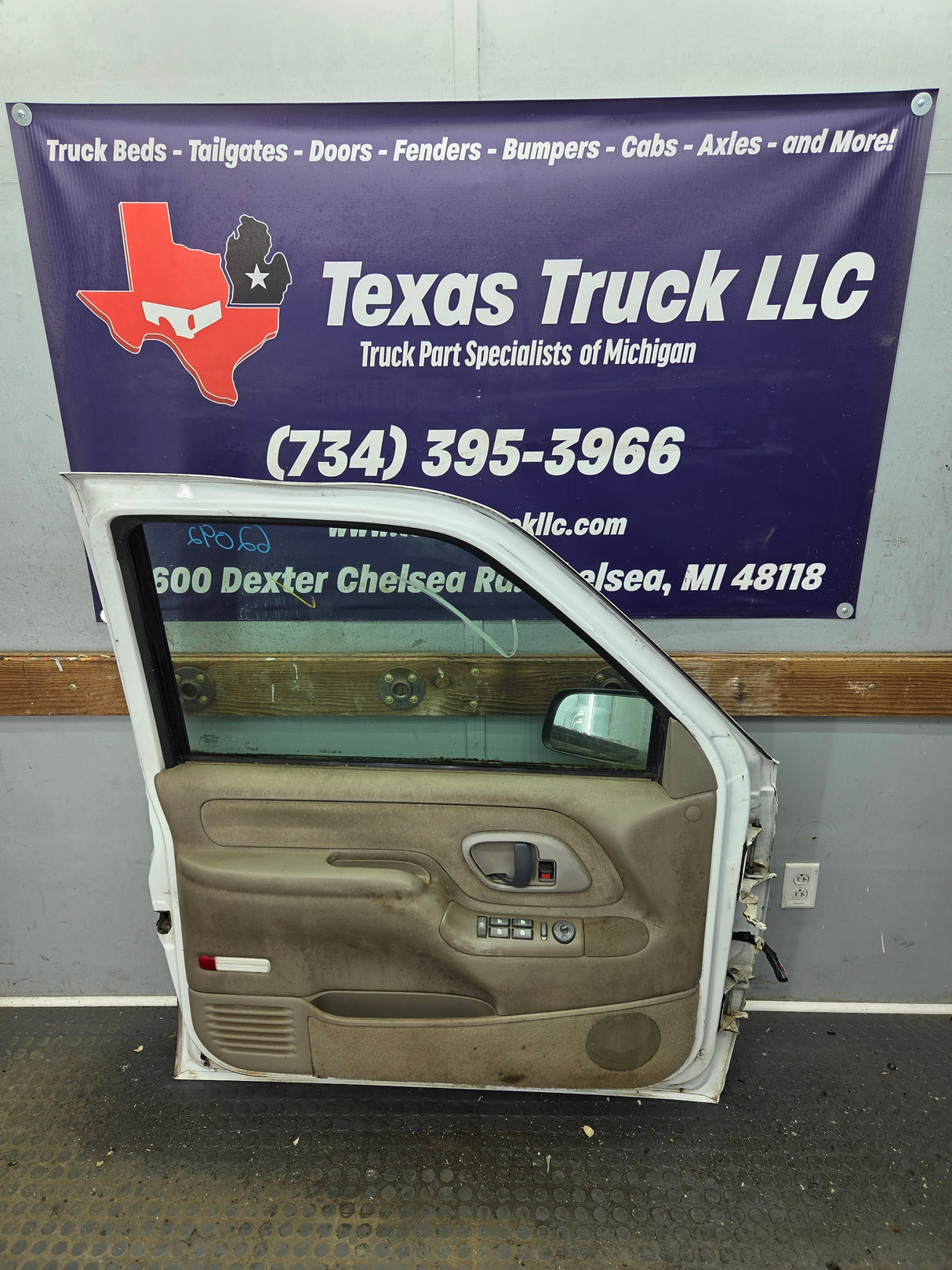 1988-2000 Chevrolet Silverado Suburban GMC Sierra LH Front Driver Side Door