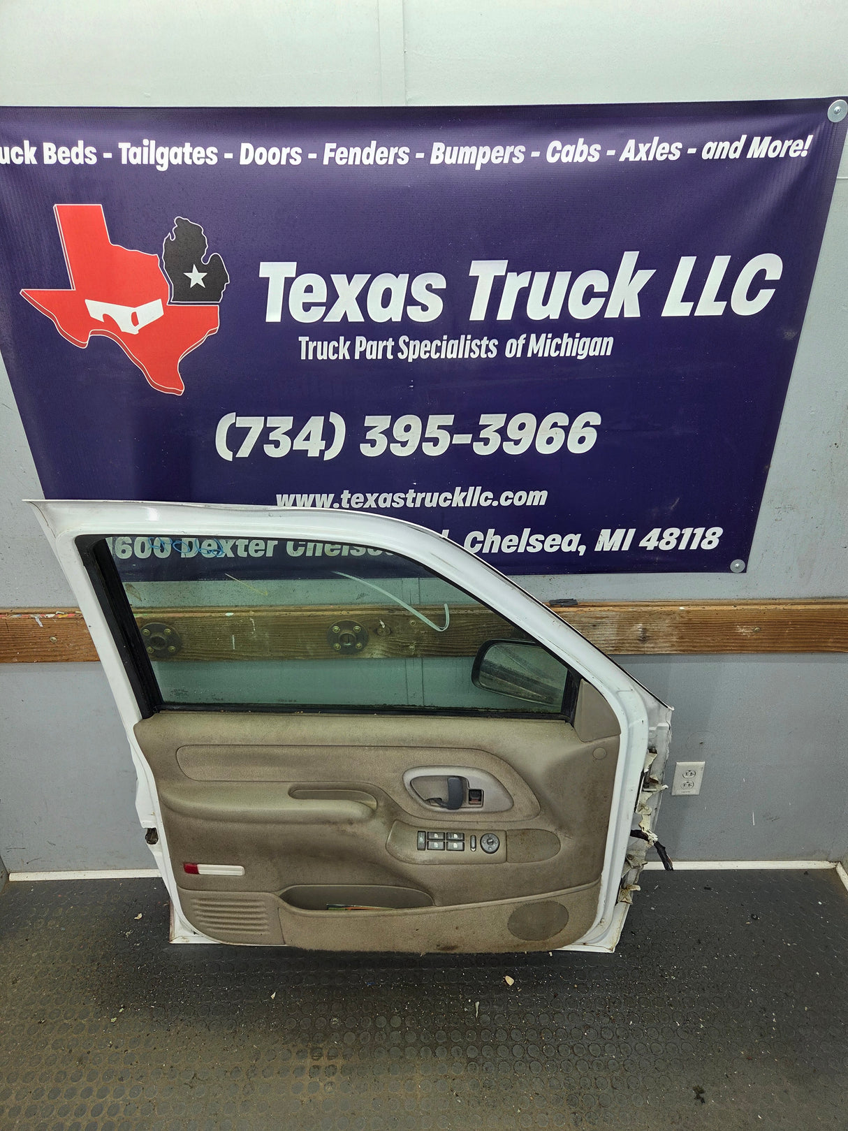 1988-2000 Chevrolet Silverado Suburban GMC Sierra LH Front Driver Side Door