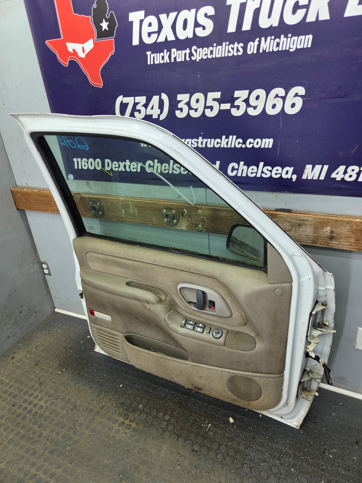 1988-2000 Chevrolet Silverado Suburban GMC Sierra LH Front Driver Side Door