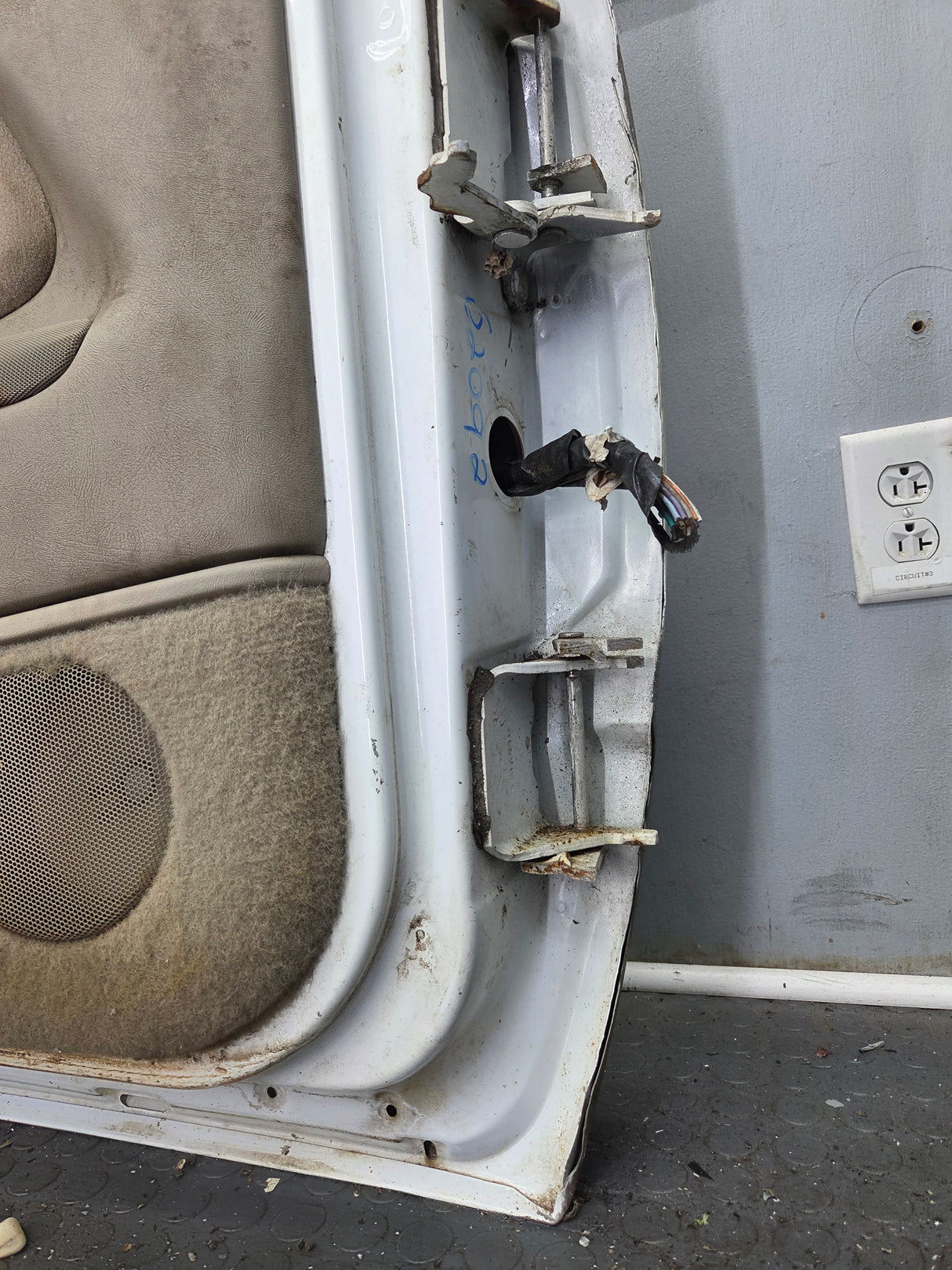 1988-2000 Chevrolet Silverado Suburban GMC Sierra LH Front Driver Side Door