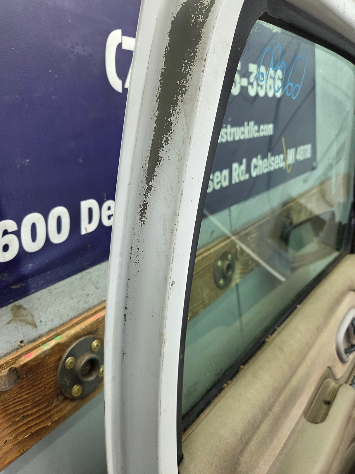 1988-2000 Chevrolet Silverado Suburban GMC Sierra LH Front Driver Side Door