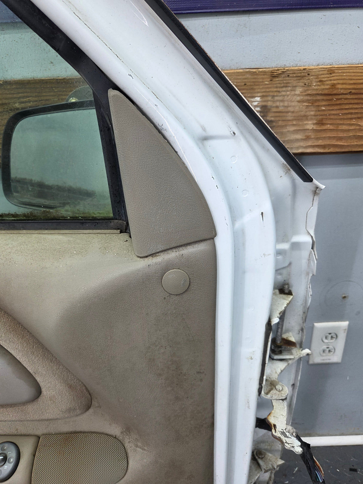 1988-2000 Chevrolet Silverado Suburban GMC Sierra LH Front Driver Side Door