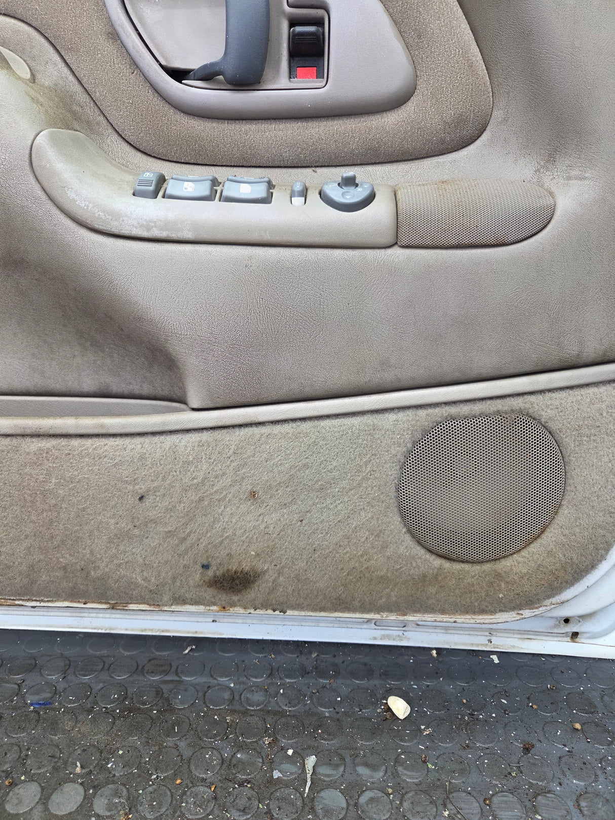 1988-2000 Chevrolet Silverado Suburban GMC Sierra LH Front Driver Side Door