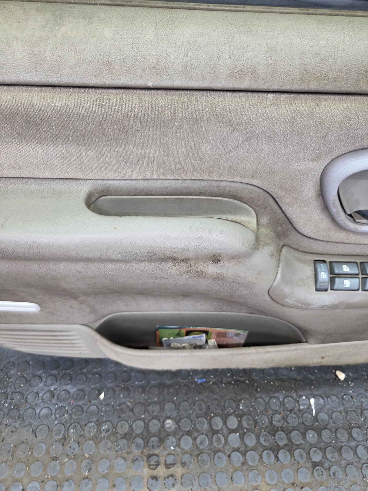 1988-2000 Chevrolet Silverado Suburban GMC Sierra LH Front Driver Side Door