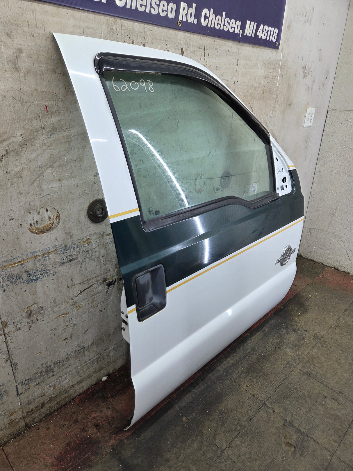 2012-2016 Ford Super Duty RH Passenger Side Front Door F250 F350 F450 F550
