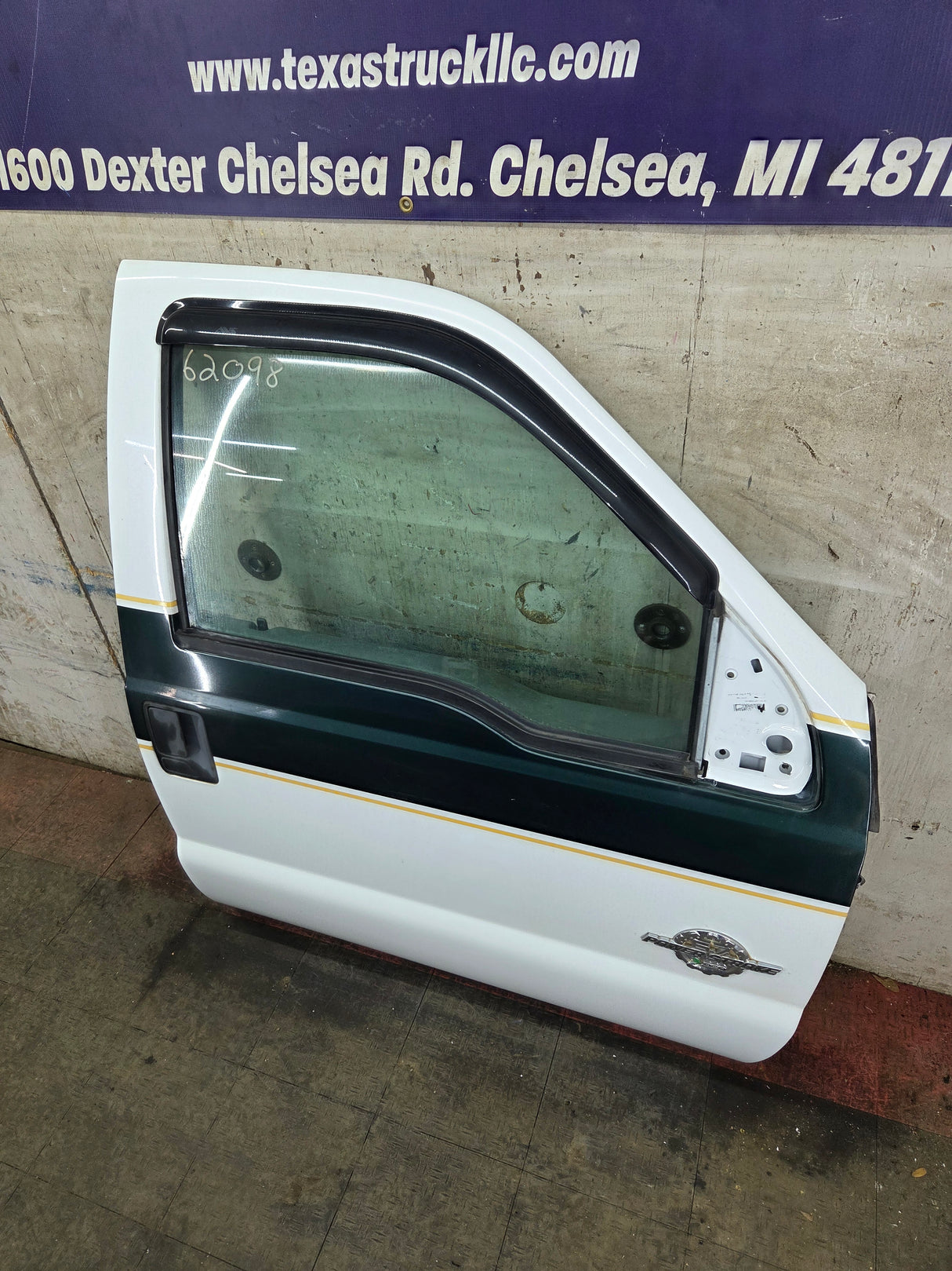 2012-2016 Ford Super Duty RH Passenger Side Front Door F250 F350 F450 F550
