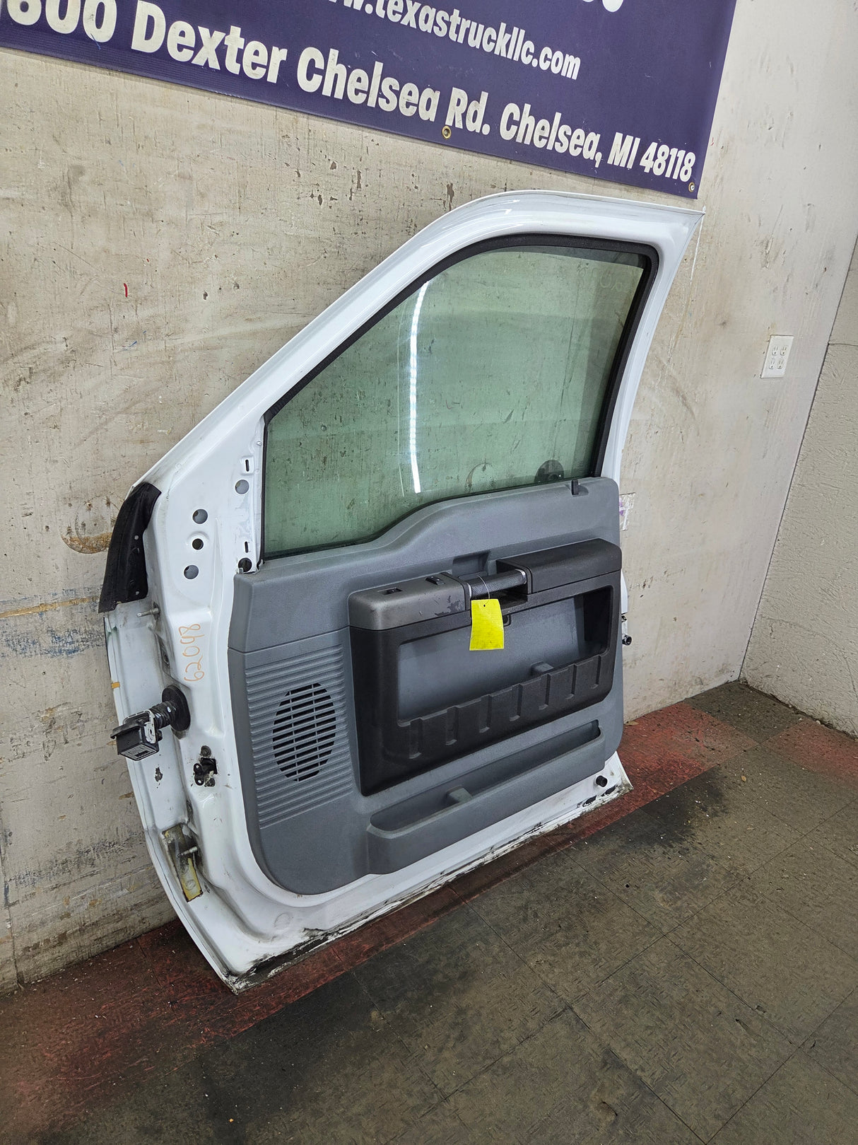 2012-2016 Ford Super Duty RH Passenger Side Front Door F250 F350 F450 F550