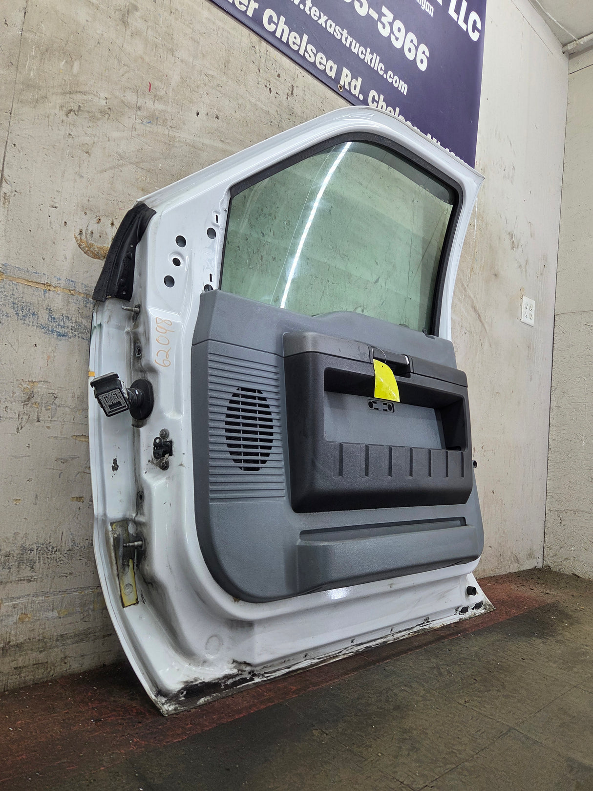 2012-2016 Ford Super Duty RH Passenger Side Front Door F250 F350 F450 F550