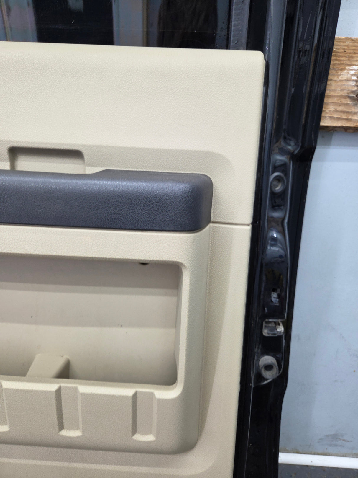 1999-2011 Ford Super Duty F250 F350 F450 F550 RH Crew Cab Passenger Side Rear Door
