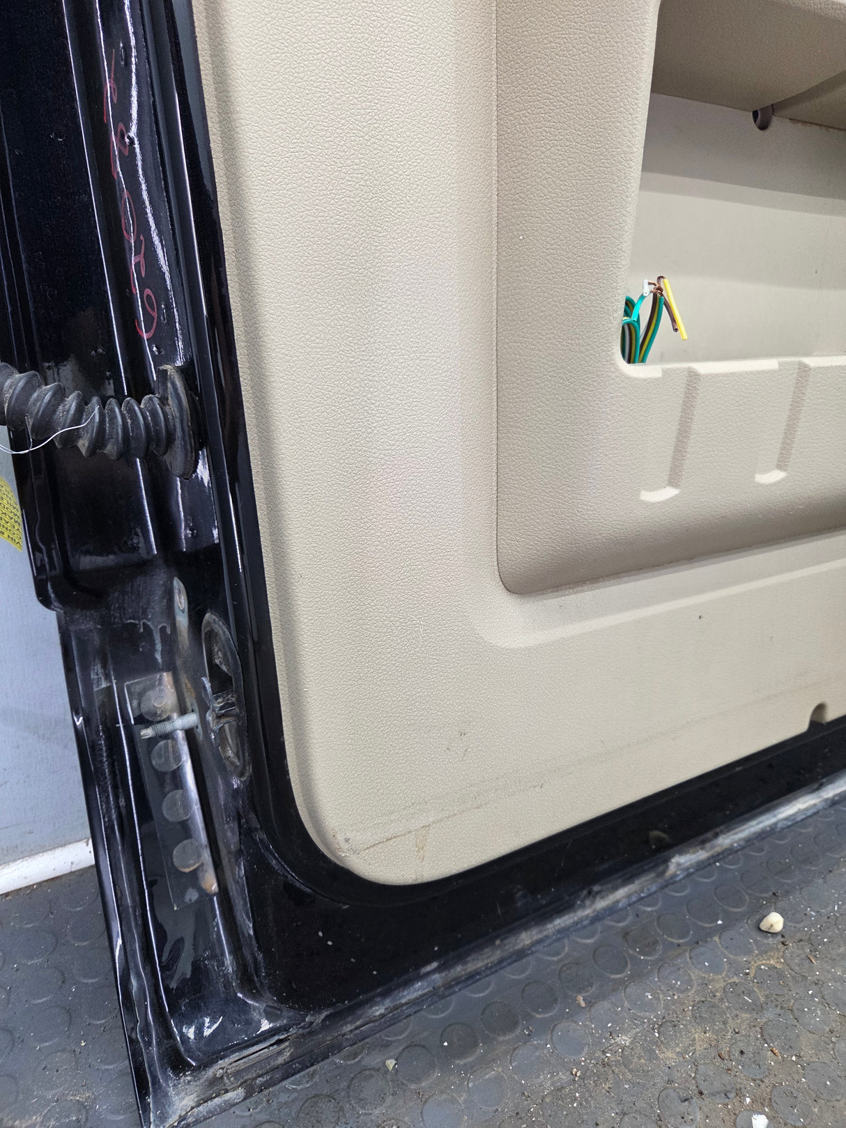 1999-2011 Ford Super Duty F250 F350 F450 F550 RH Crew Cab Passenger Side Rear Door